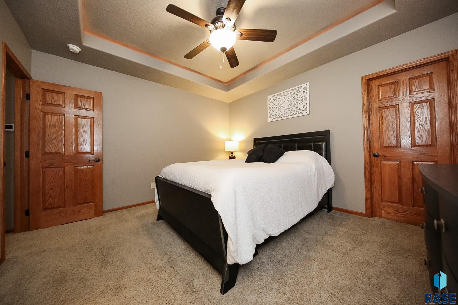 Sioux Falls, South Dakota 57106, United States, 5 Bedrooms Bedrooms, ,3 BathroomsBathrooms,Residential,Active,184731