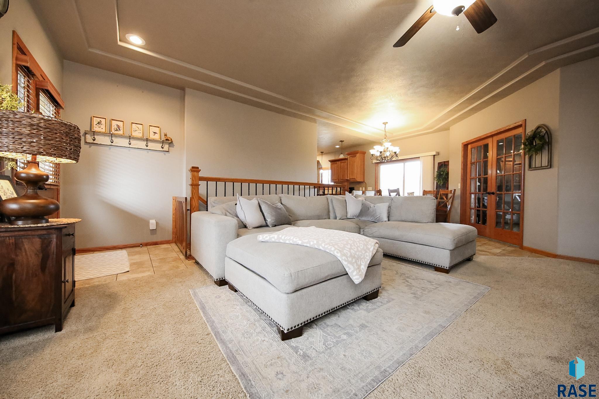 Sioux Falls, South Dakota 57106, United States, 5 Bedrooms Bedrooms, ,3 BathroomsBathrooms,Residential,Active,184731