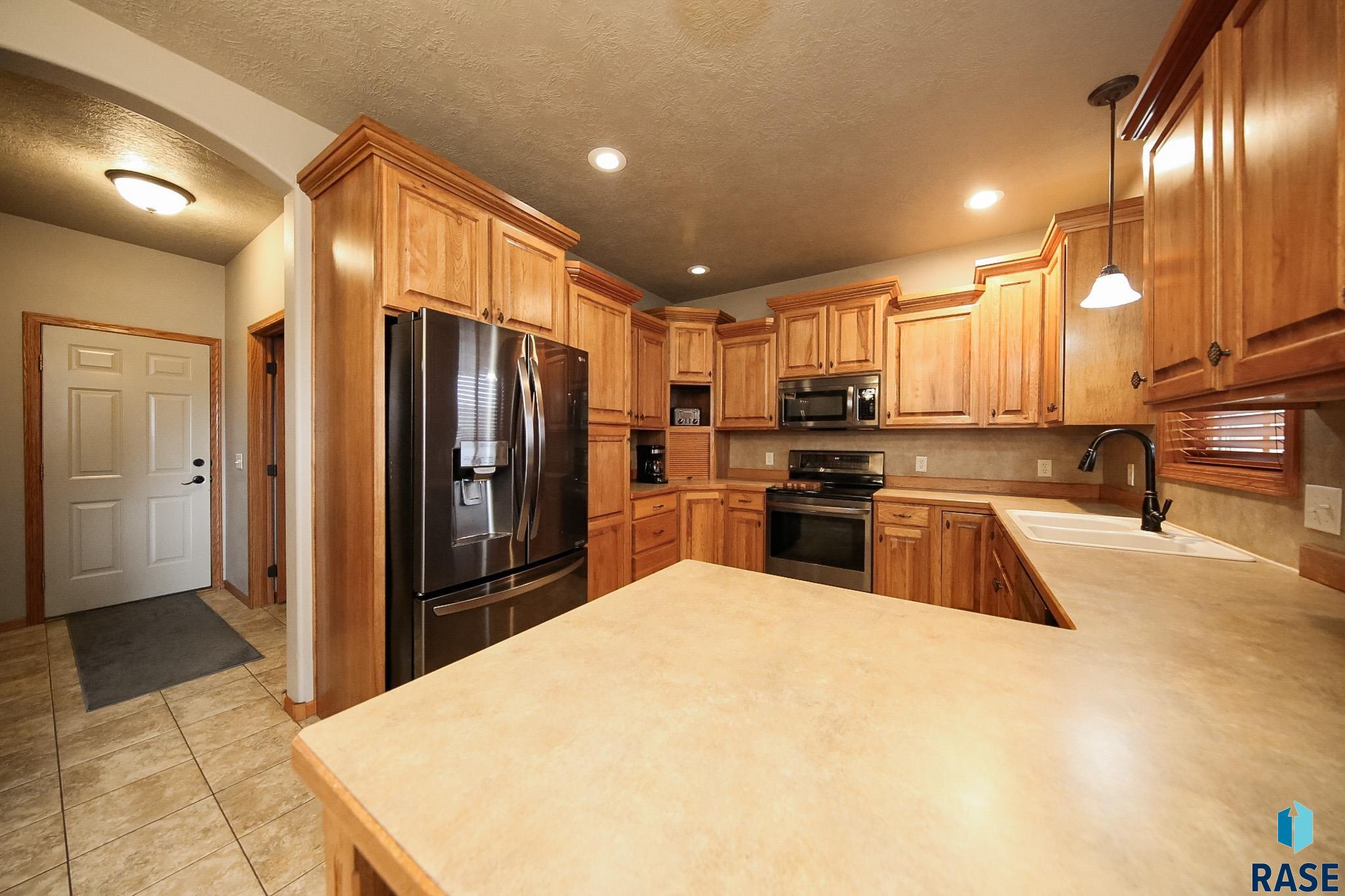 Sioux Falls, South Dakota 57106, United States, 5 Bedrooms Bedrooms, ,3 BathroomsBathrooms,Residential,Active,184731