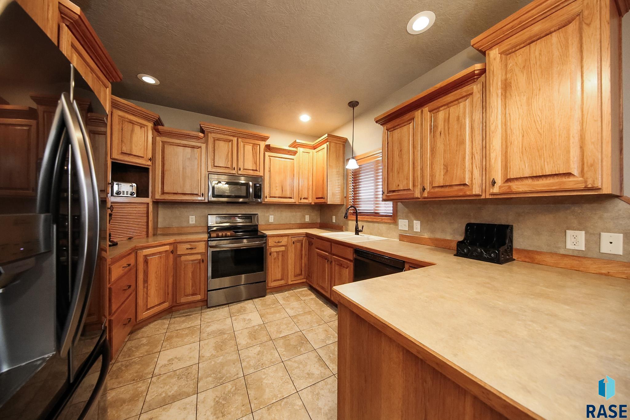 Sioux Falls, South Dakota 57106, United States, 5 Bedrooms Bedrooms, ,3 BathroomsBathrooms,Residential,Active,184731