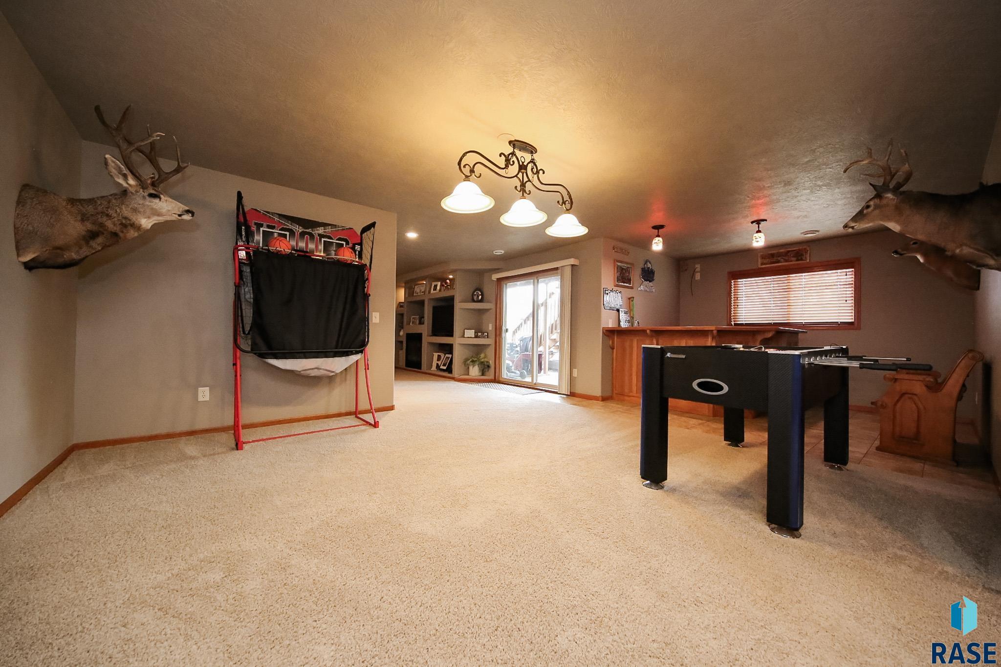 Sioux Falls, South Dakota 57106, United States, 5 Bedrooms Bedrooms, ,3 BathroomsBathrooms,Residential,Active,184731