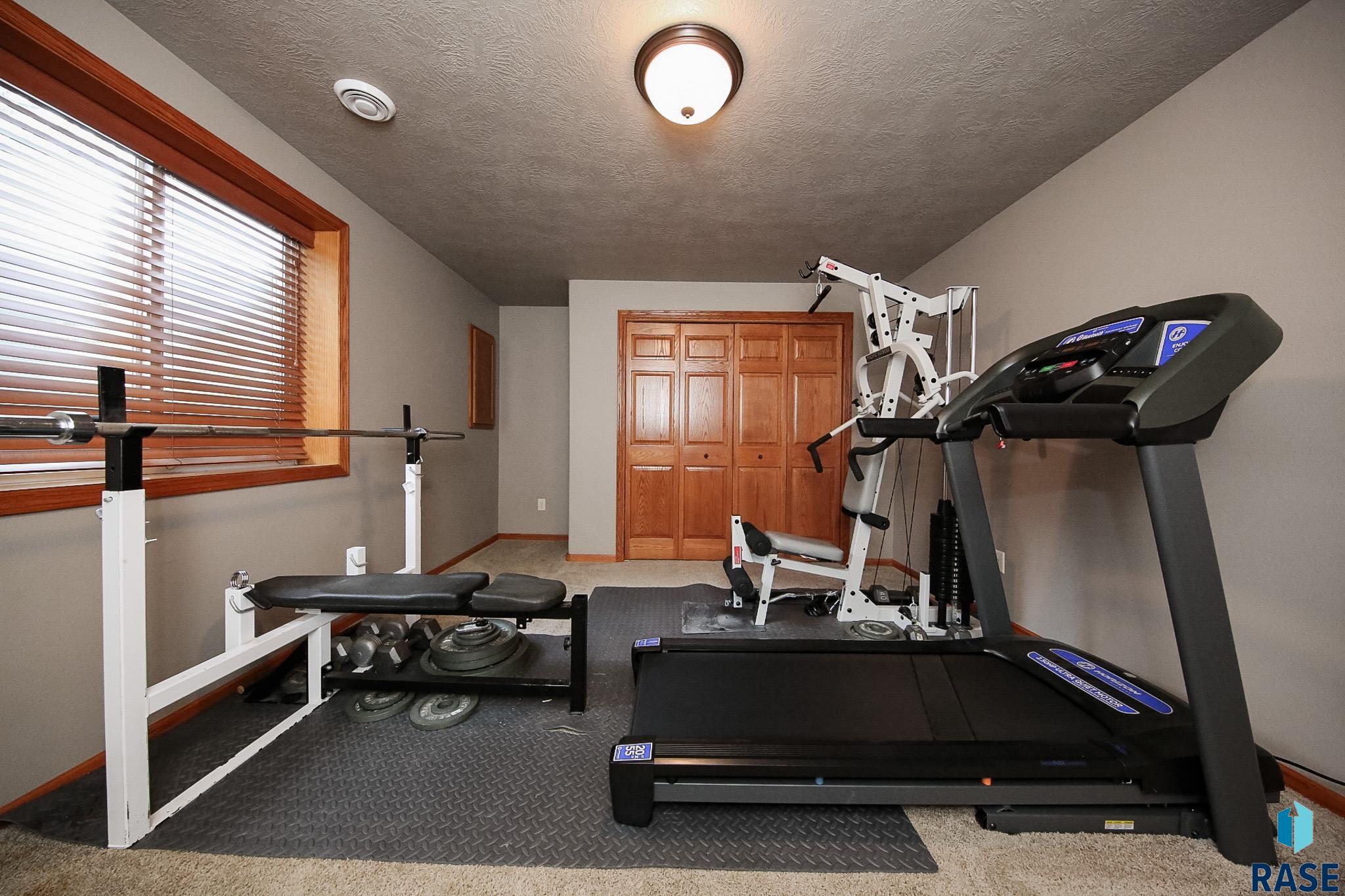 Sioux Falls, South Dakota 57106, United States, 5 Bedrooms Bedrooms, ,3 BathroomsBathrooms,Residential,Active,184731