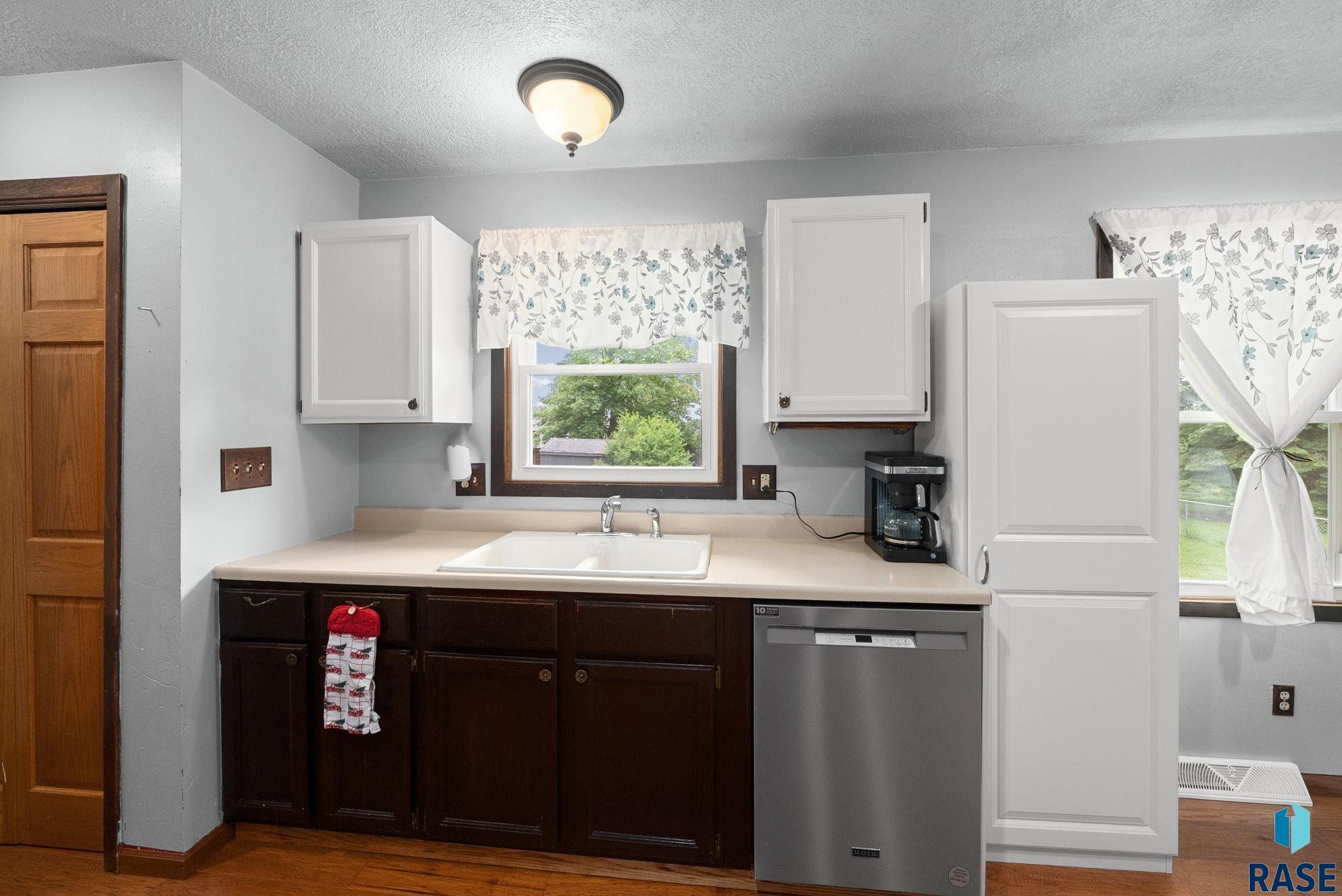 607 E 3rd St Street, Crooks, New Jersey image 11