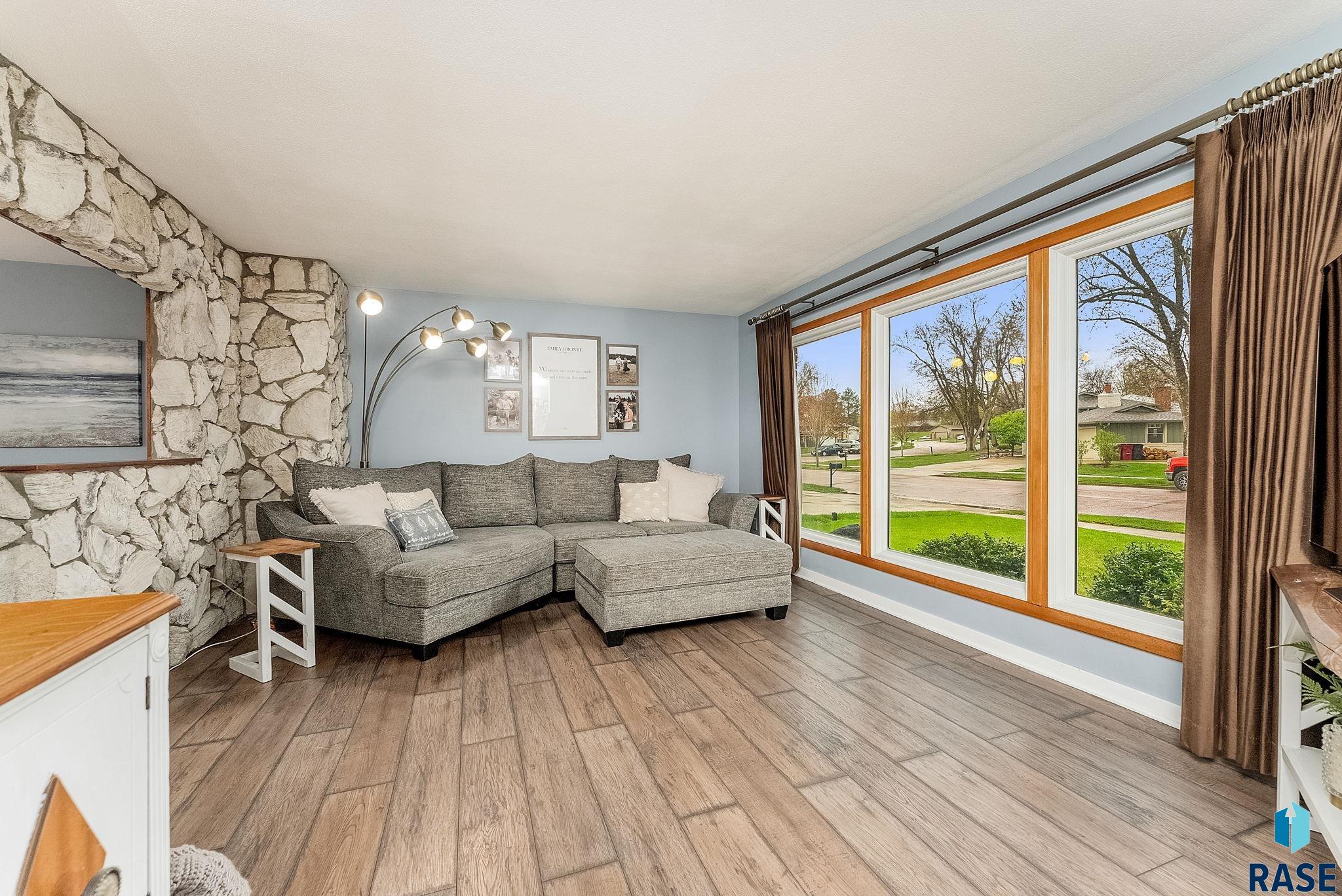 2709 W 37th St Street, Sioux Falls, New Jersey image 2