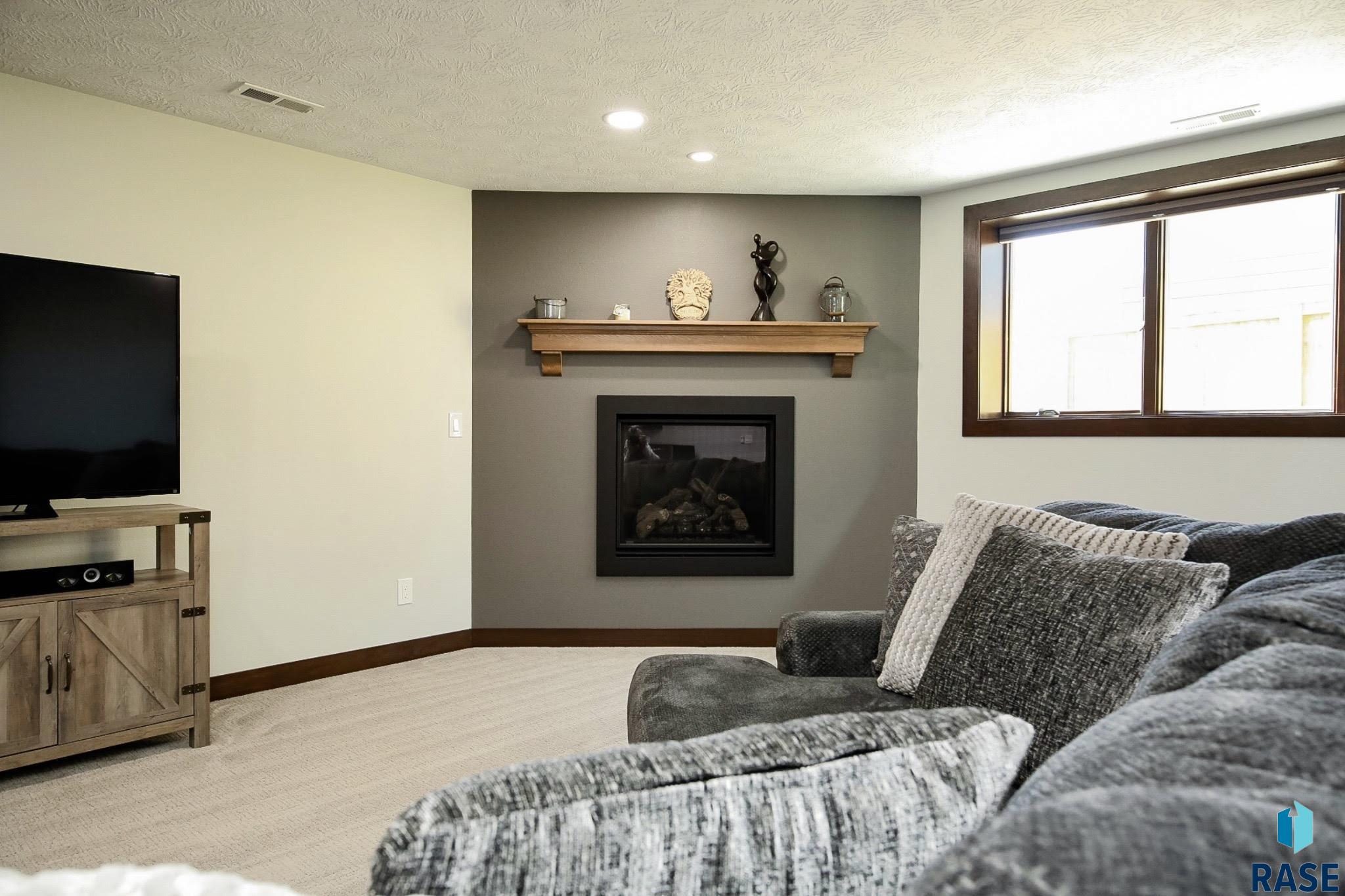6909 E 37th St Street, Sioux Falls, South Dakota image 40