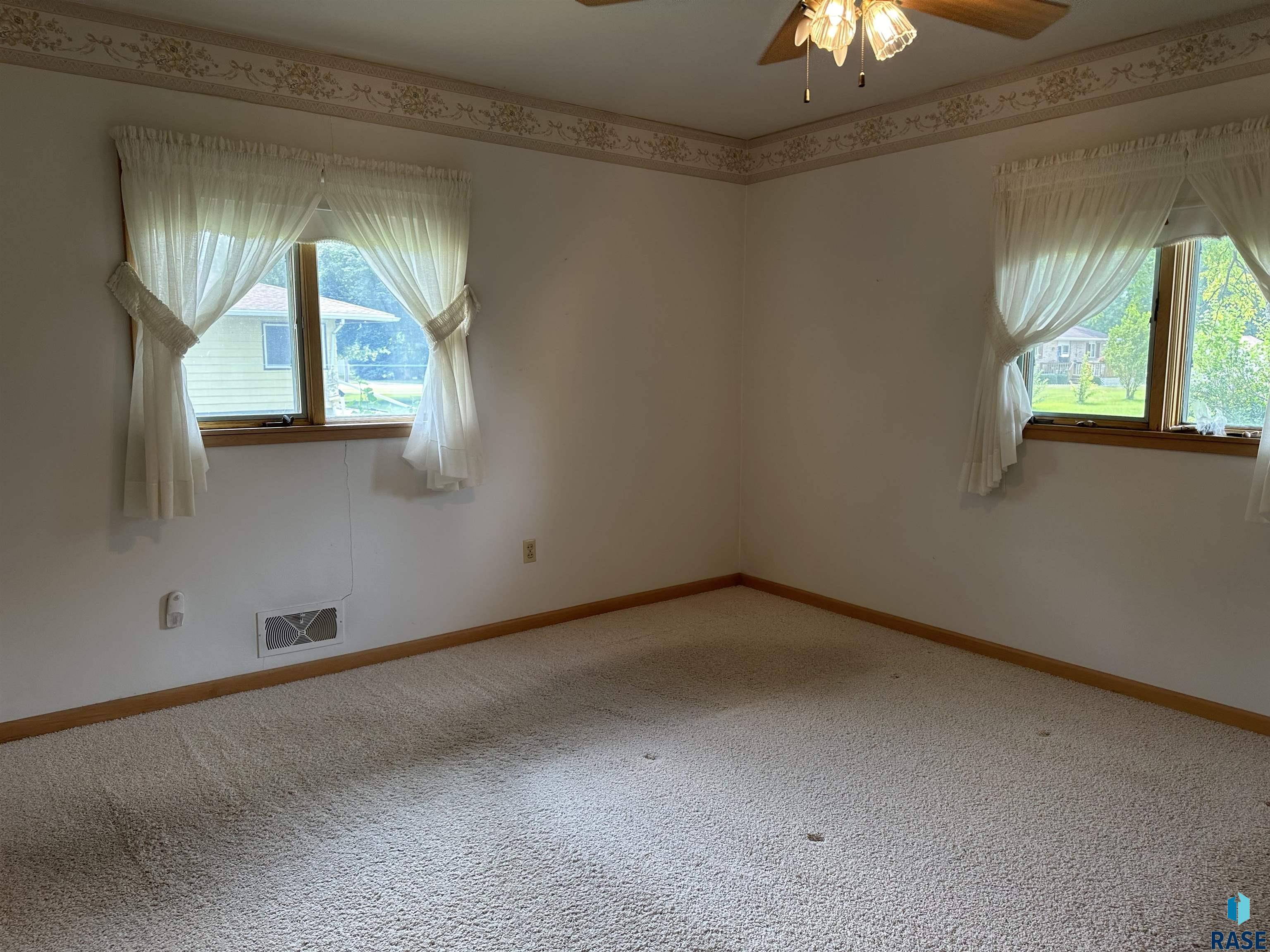 405 S Pine St Street, Menno, South Dakota image 31