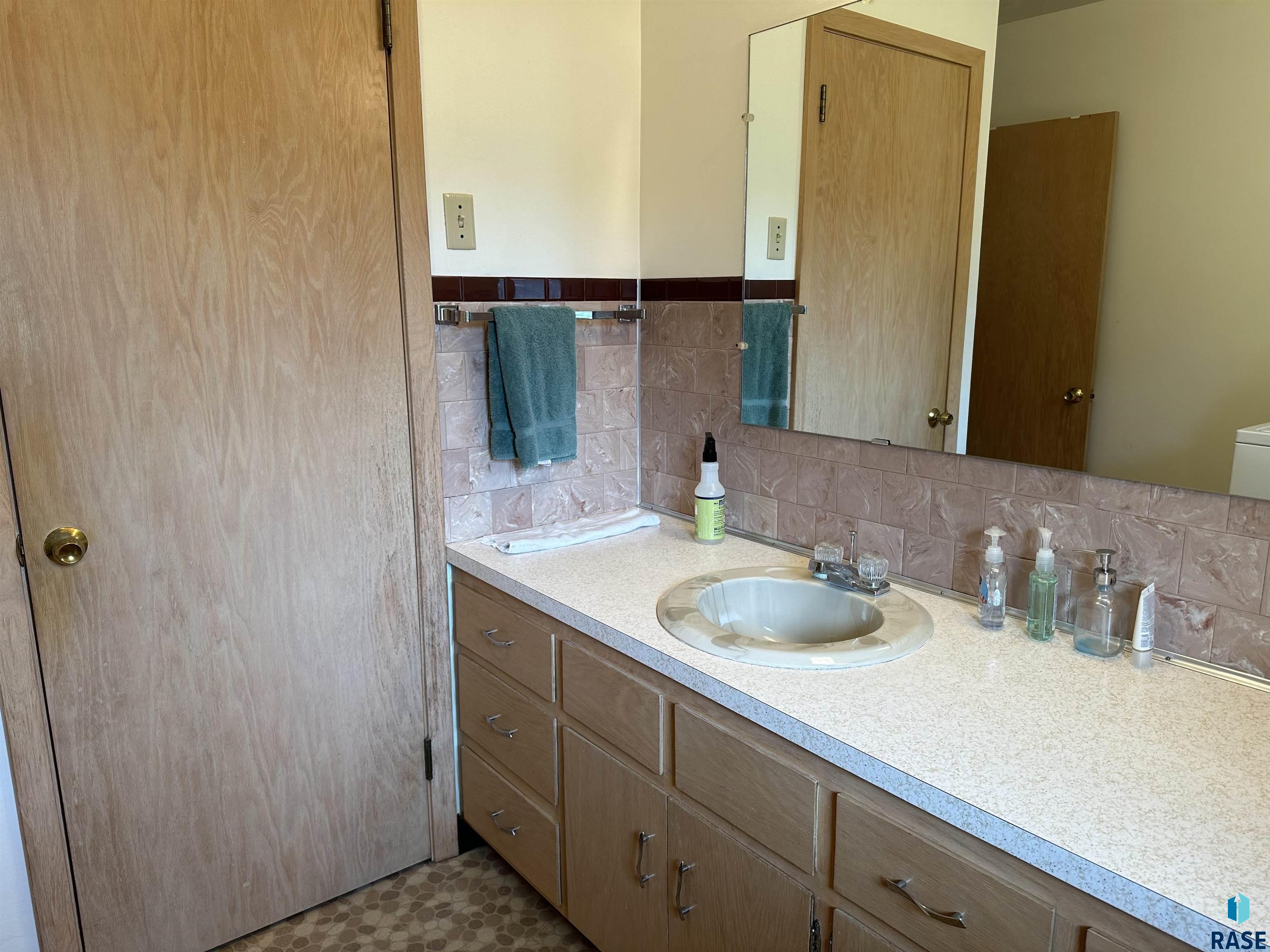 405 S Pine St Street, Menno, South Dakota image 34