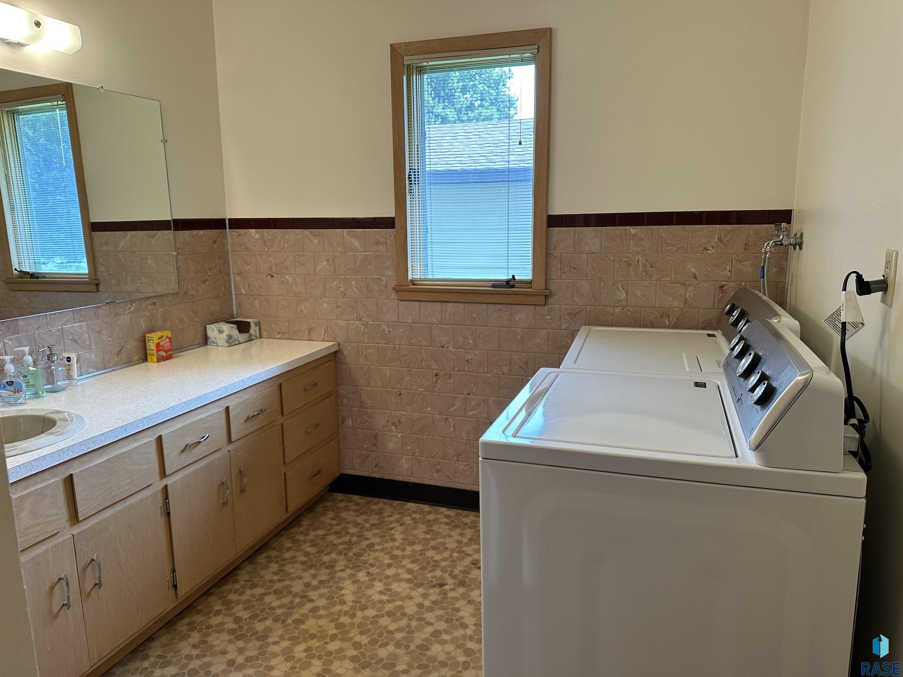 405 S Pine St Street, Menno, South Dakota image 33