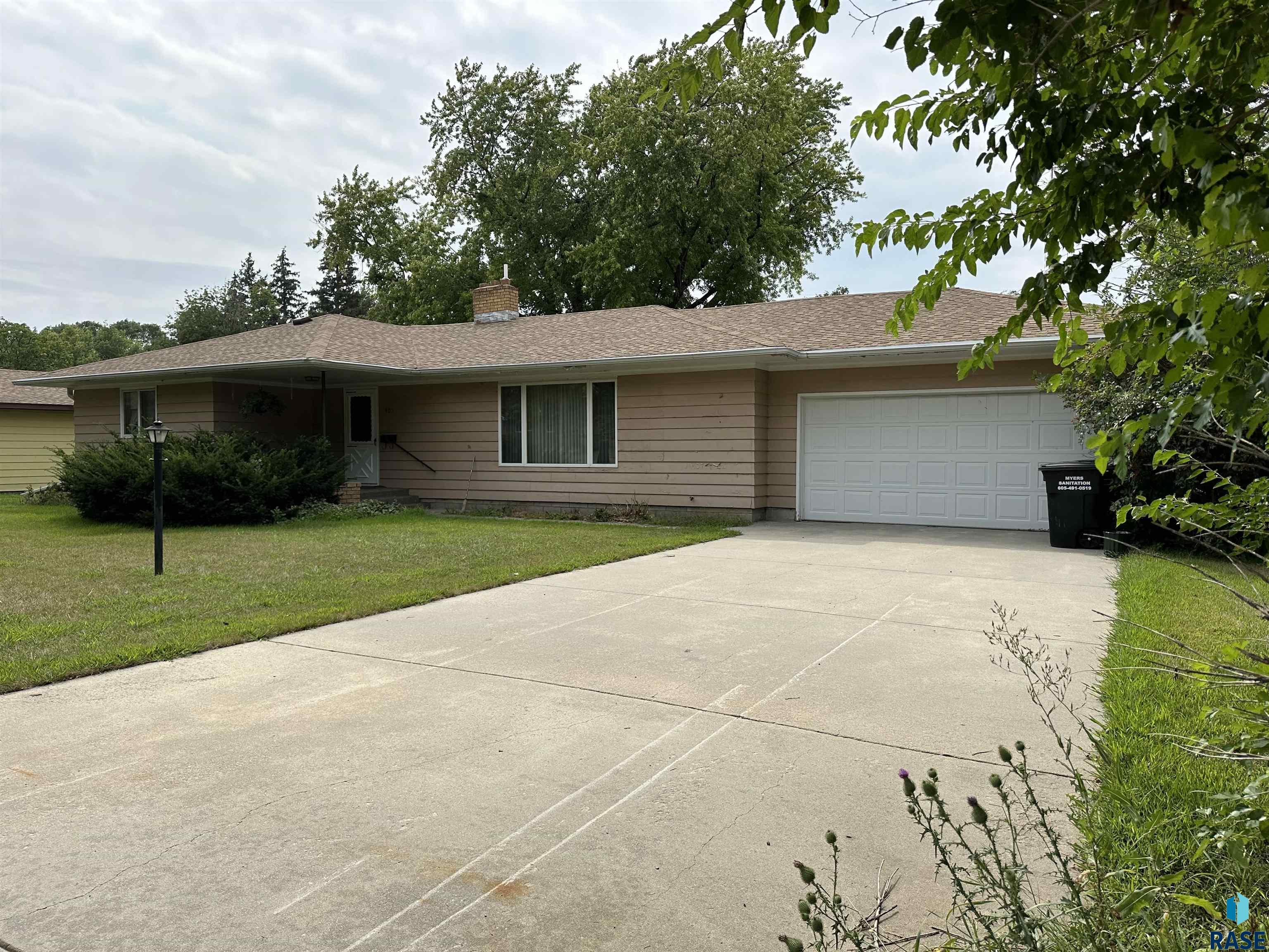 405 S Pine St Street, Menno, South Dakota image 2