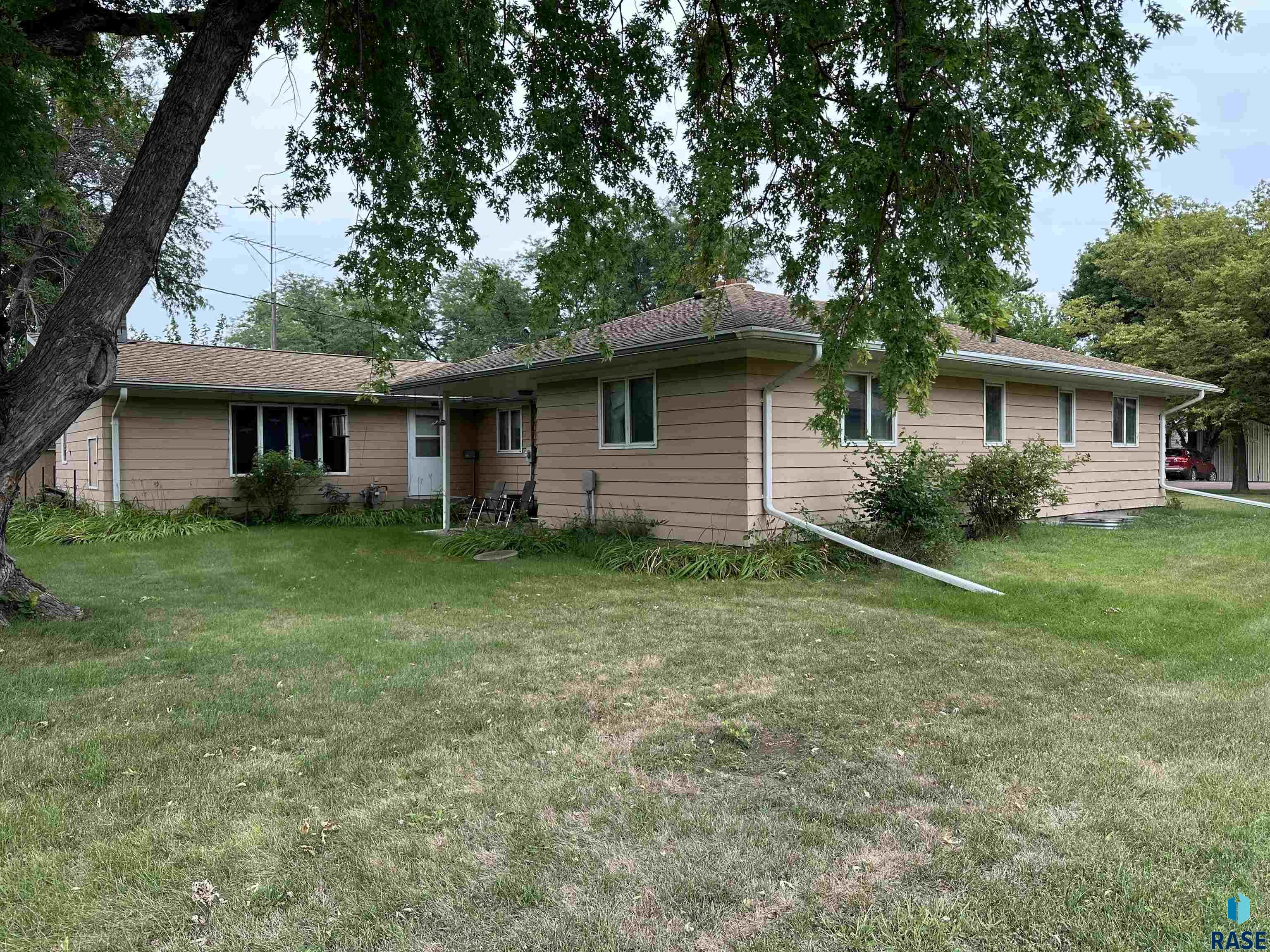405 S Pine St Street, Menno, South Dakota image 5