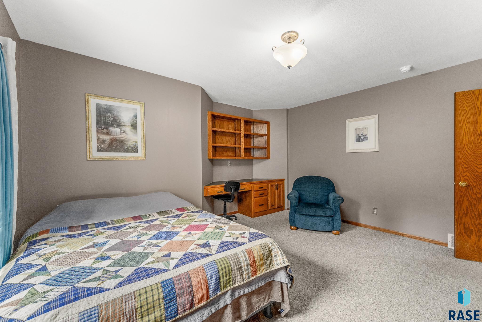 Sioux Falls, South Dakota 57106, United States, 5 Bedrooms Bedrooms, ,3 BathroomsBathrooms,Residential,Active,11639