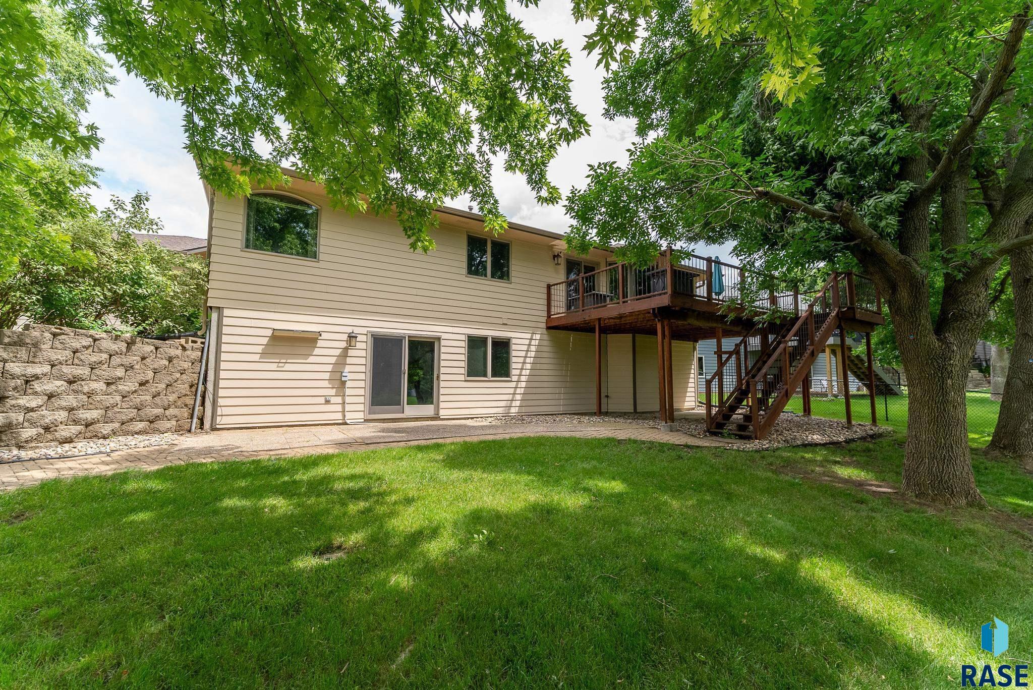 Sioux Falls, South Dakota 57106, United States, 5 Bedrooms Bedrooms, ,3 BathroomsBathrooms,Residential,Active,11639