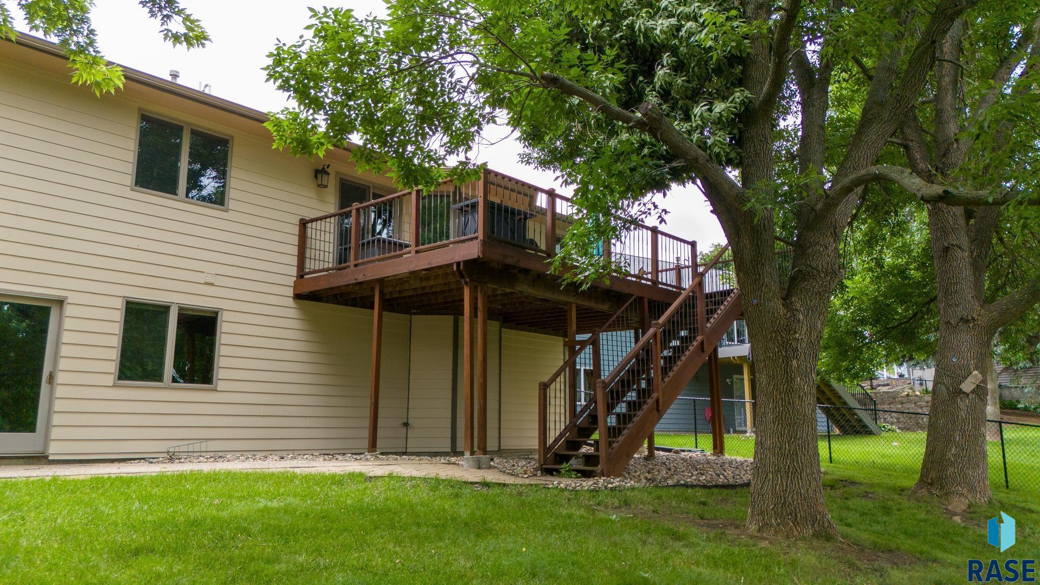 Sioux Falls, South Dakota 57106, United States, 5 Bedrooms Bedrooms, ,3 BathroomsBathrooms,Residential,Active,11639