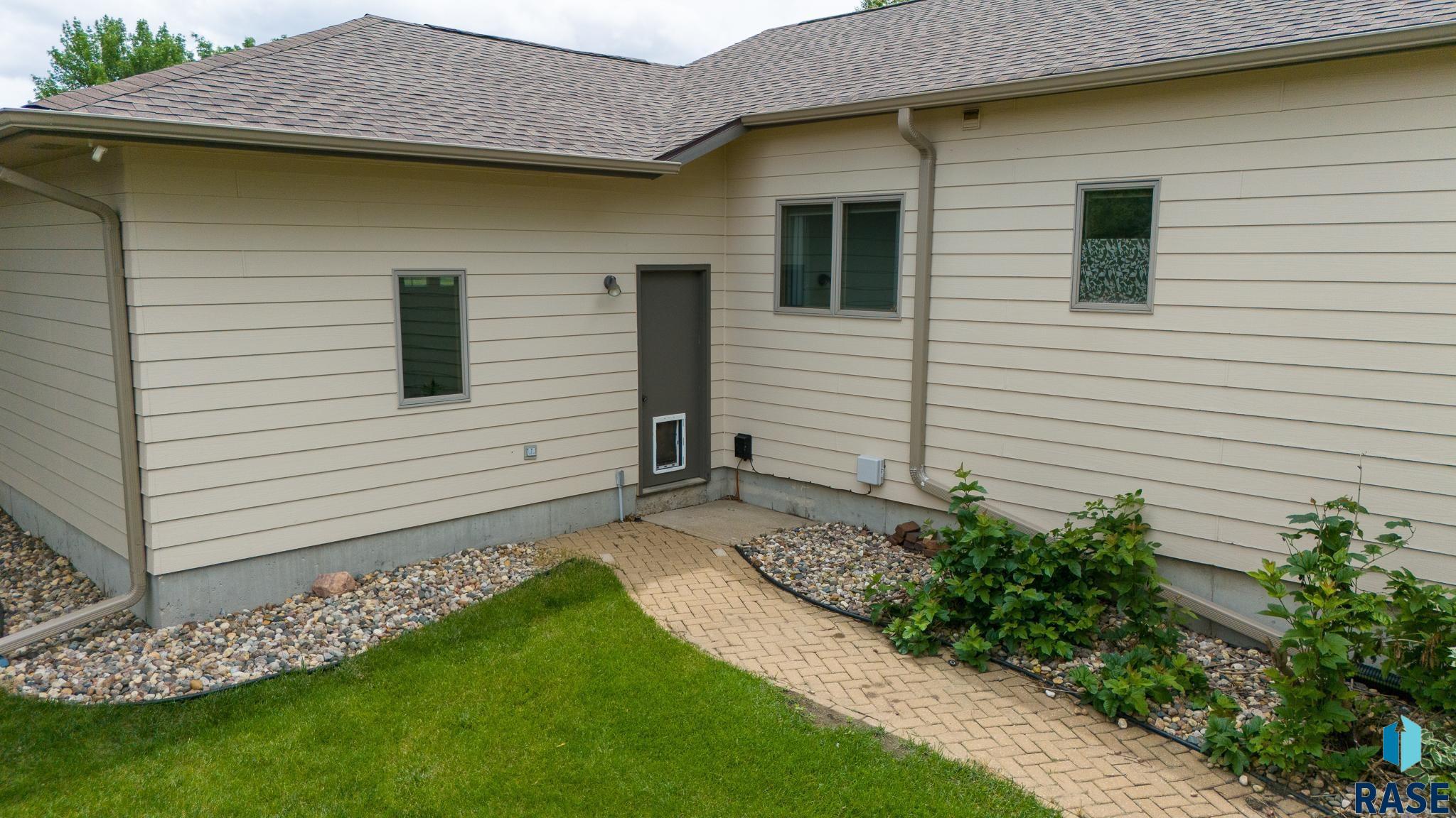 Sioux Falls, South Dakota 57106, United States, 5 Bedrooms Bedrooms, ,3 BathroomsBathrooms,Residential,Active,11639