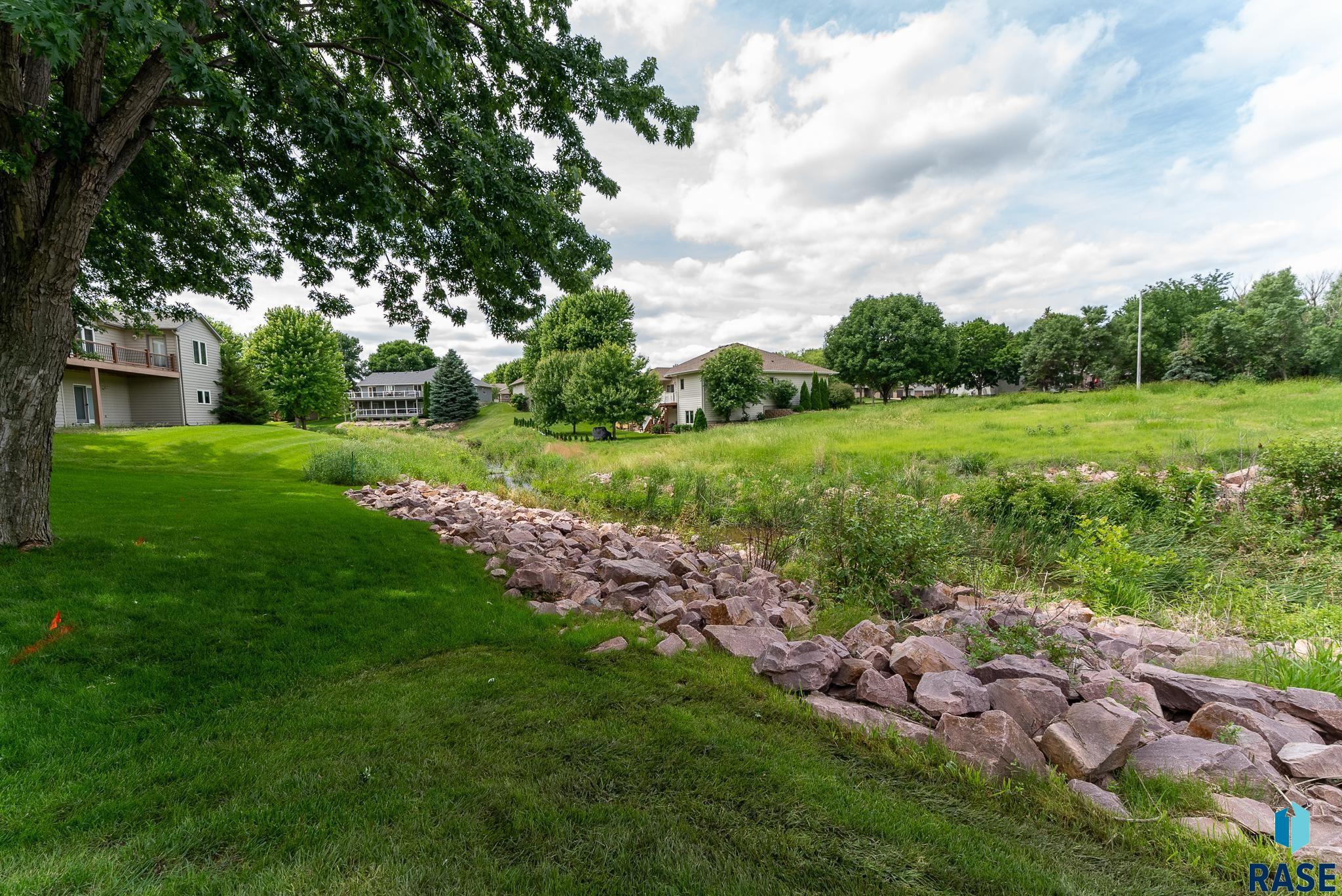 Sioux Falls, South Dakota 57106, United States, 5 Bedrooms Bedrooms, ,3 BathroomsBathrooms,Residential,Active,11639