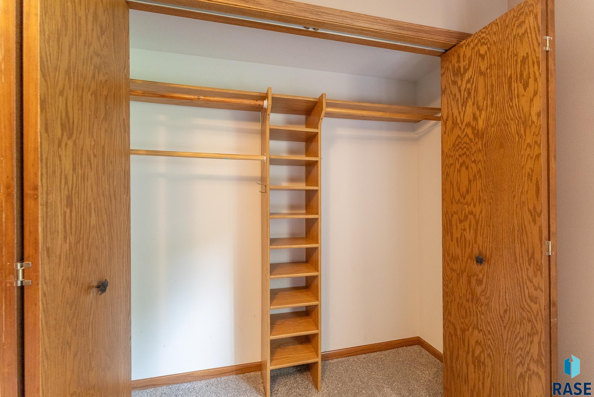 Sioux Falls, South Dakota 57106, United States, 5 Bedrooms Bedrooms, ,3 BathroomsBathrooms,Residential,Active,11639