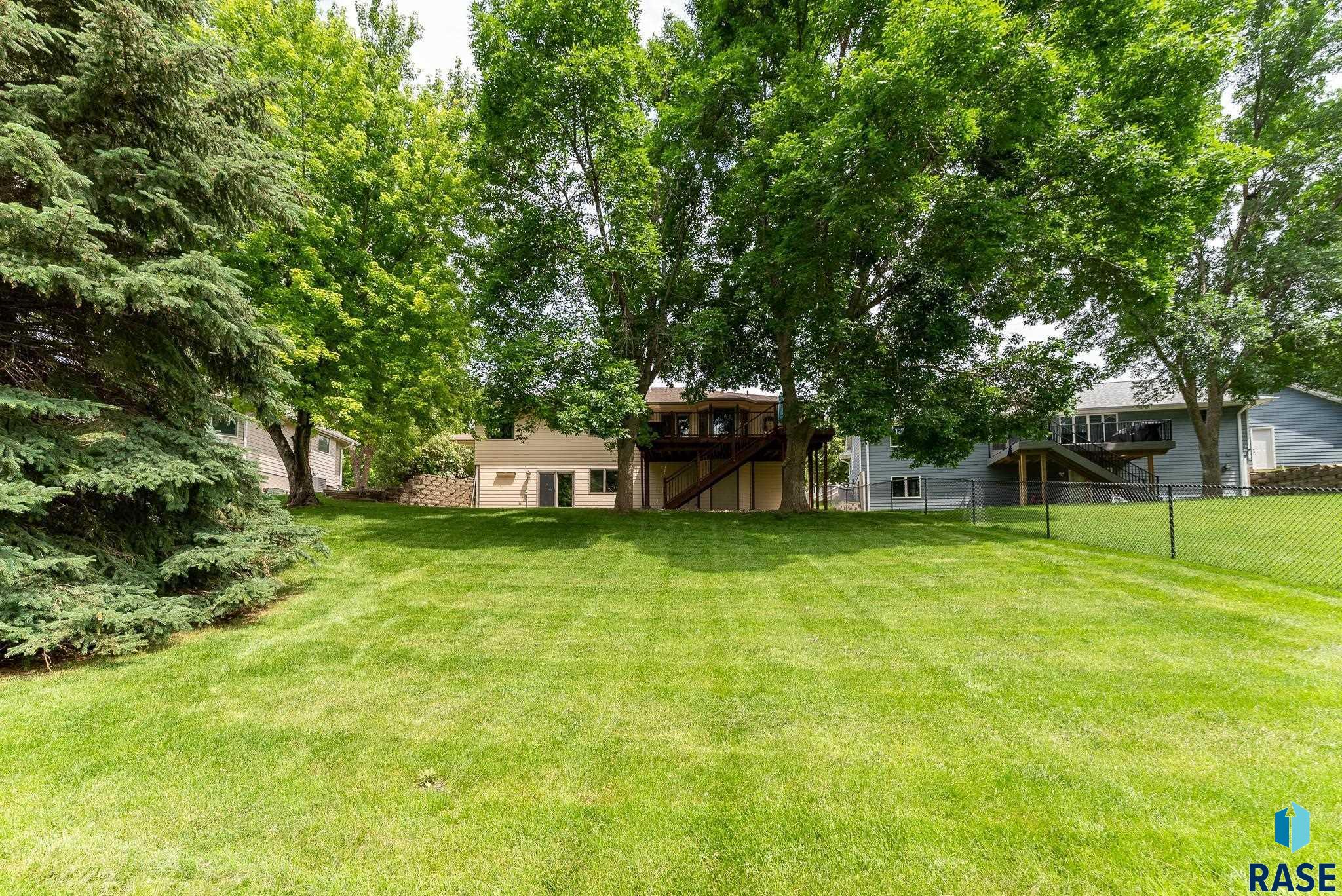 Sioux Falls, South Dakota 57106, United States, 5 Bedrooms Bedrooms, ,3 BathroomsBathrooms,Residential,Active,11639