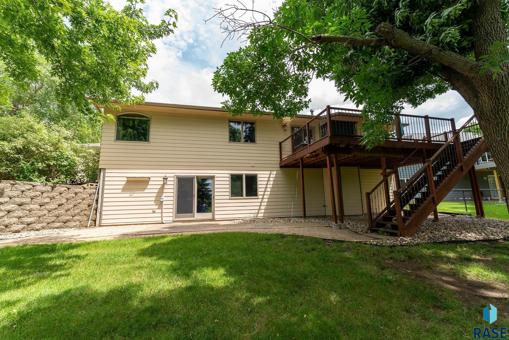 Sioux Falls, South Dakota 57106, United States, 5 Bedrooms Bedrooms, ,3 BathroomsBathrooms,Residential,Active,11639