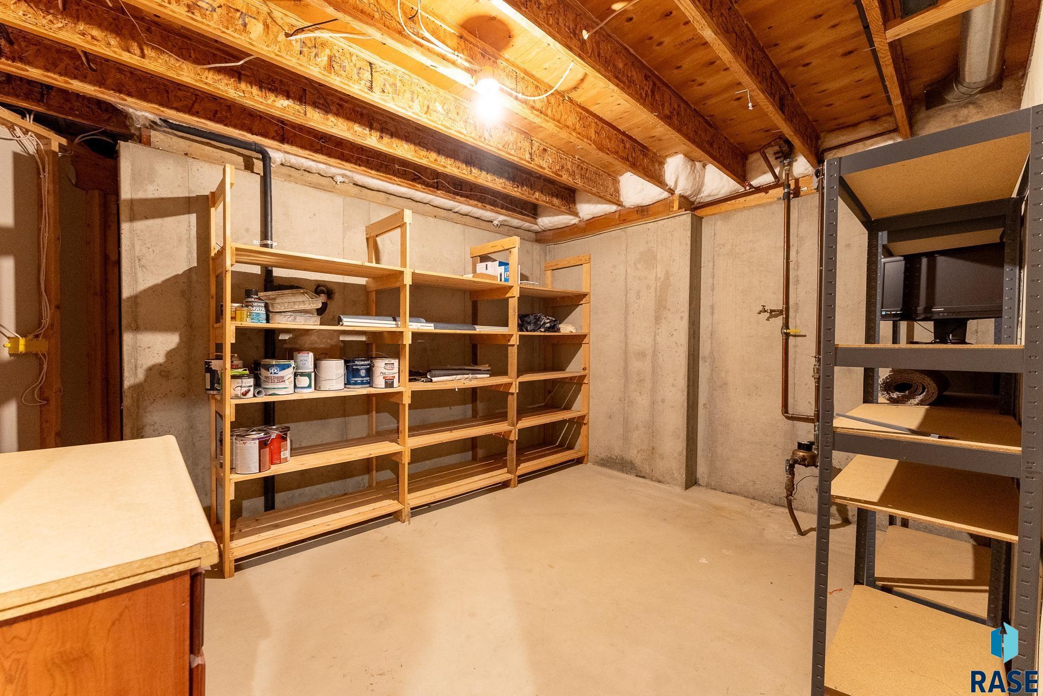 Sioux Falls, South Dakota 57106, United States, 5 Bedrooms Bedrooms, ,3 BathroomsBathrooms,Residential,Active,11639