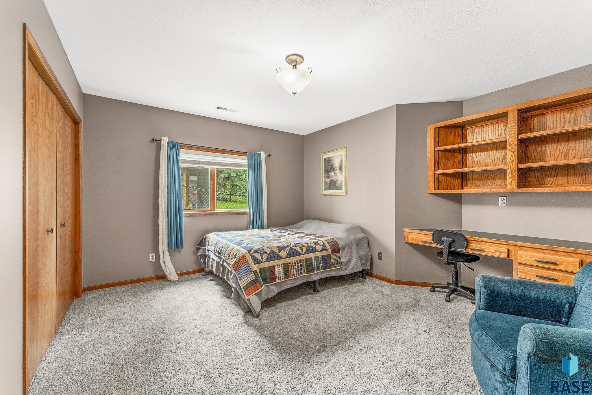 Sioux Falls, South Dakota 57106, United States, 5 Bedrooms Bedrooms, ,3 BathroomsBathrooms,Residential,Active,11639