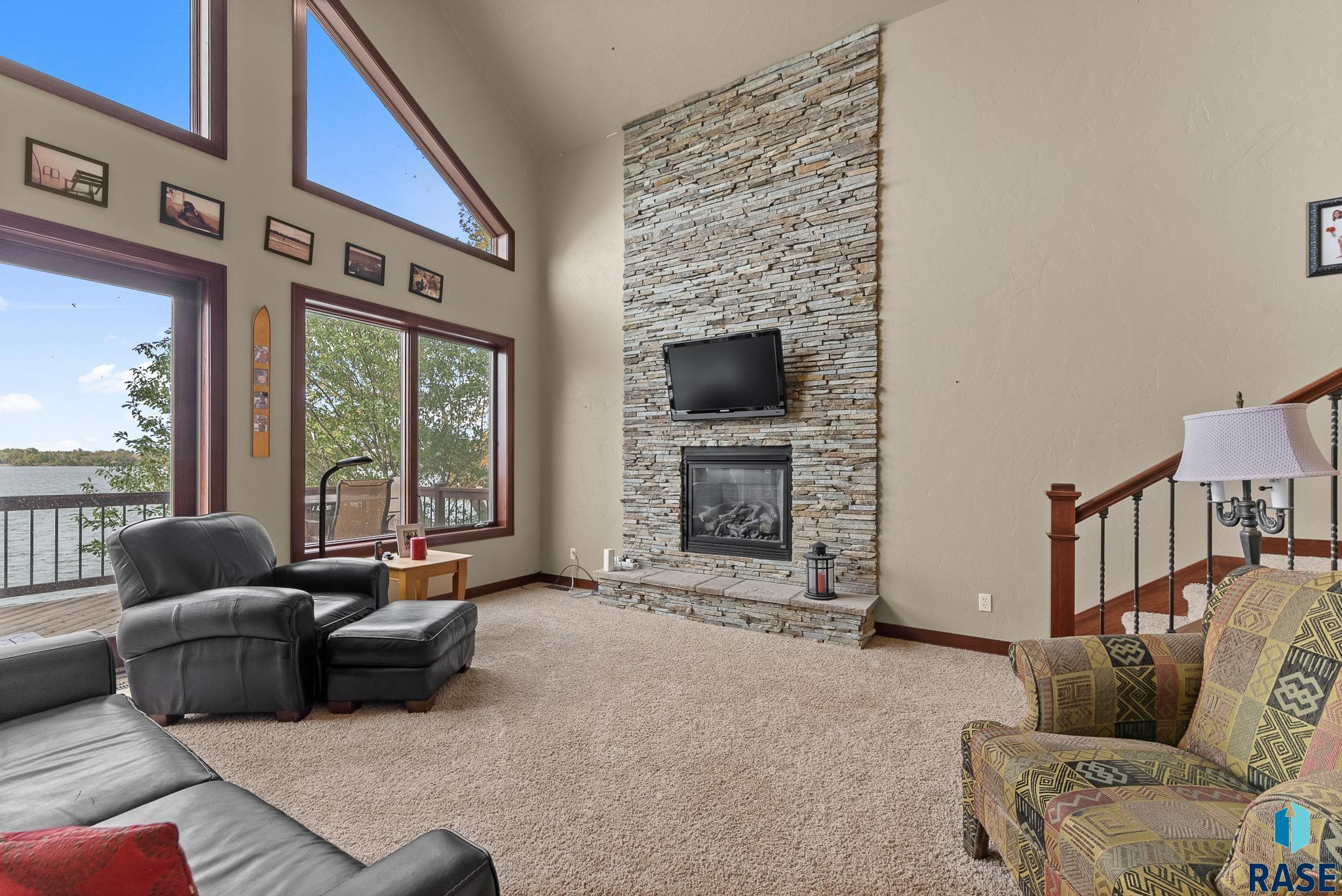 220 Best Point Dr Drive, Madison, South Dakota image 5