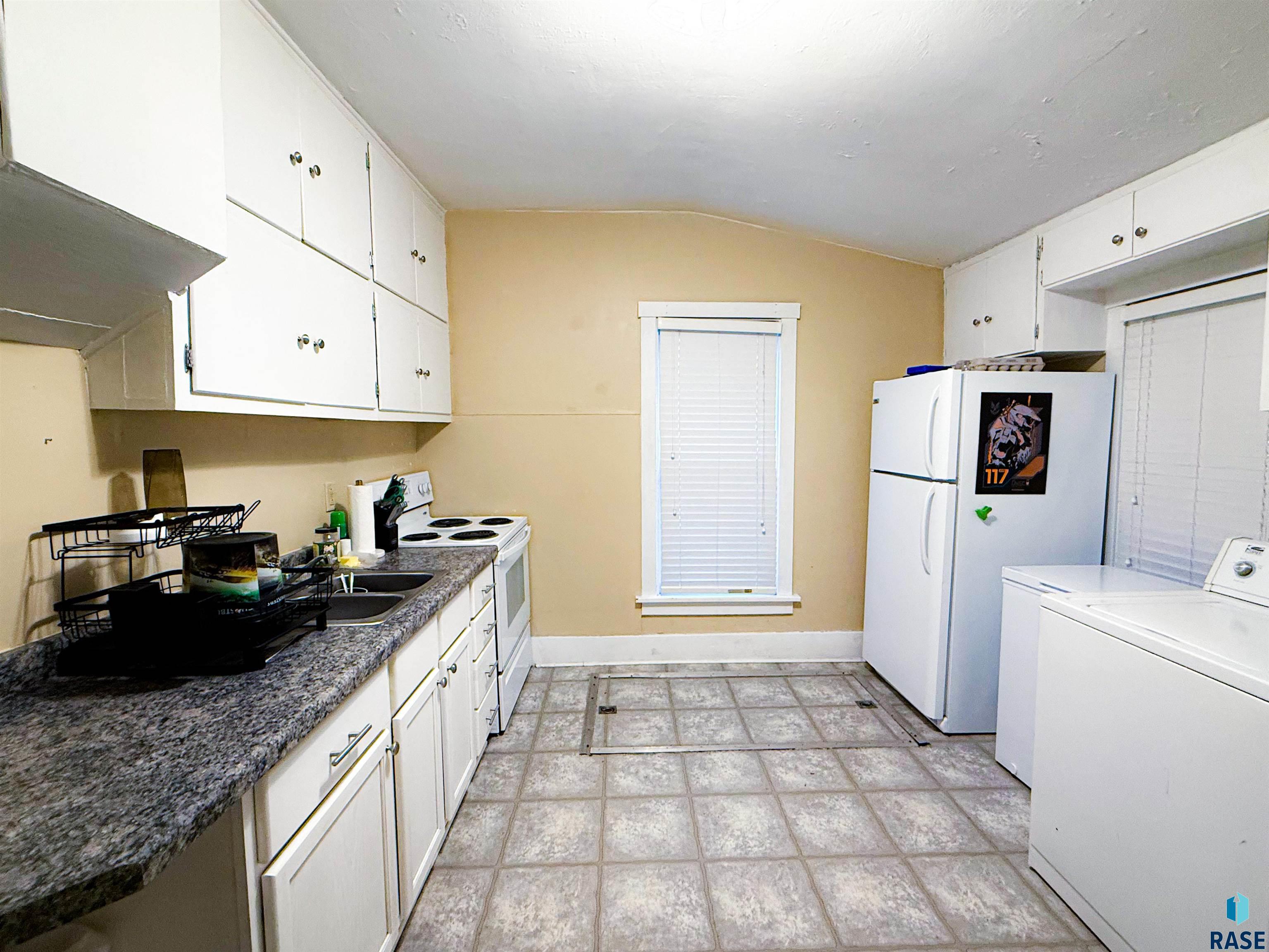 311 N Lee Ave Avenue, Madison, South Dakota image 5
