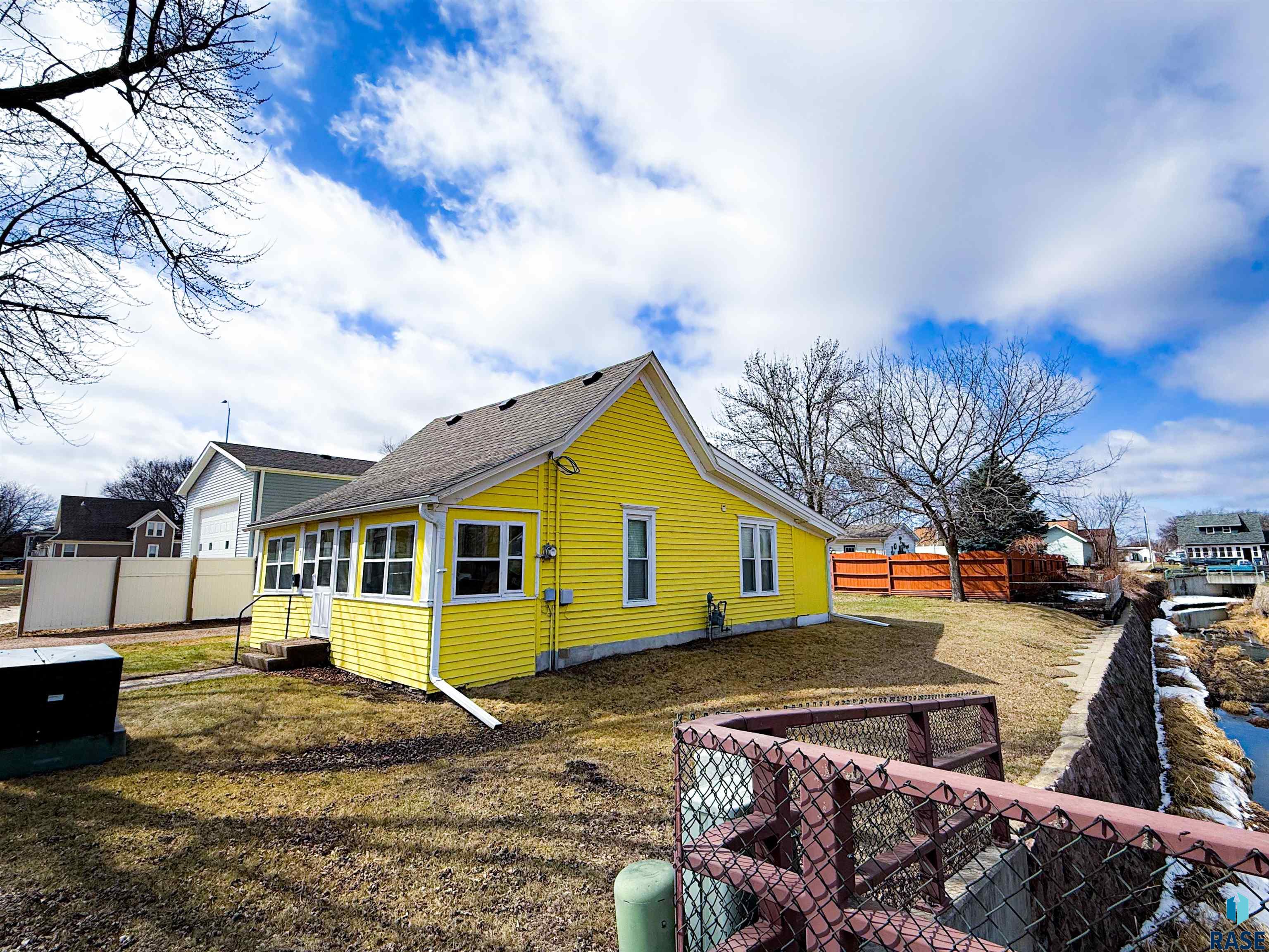 311 N Lee Ave Avenue, Madison, South Dakota image 9