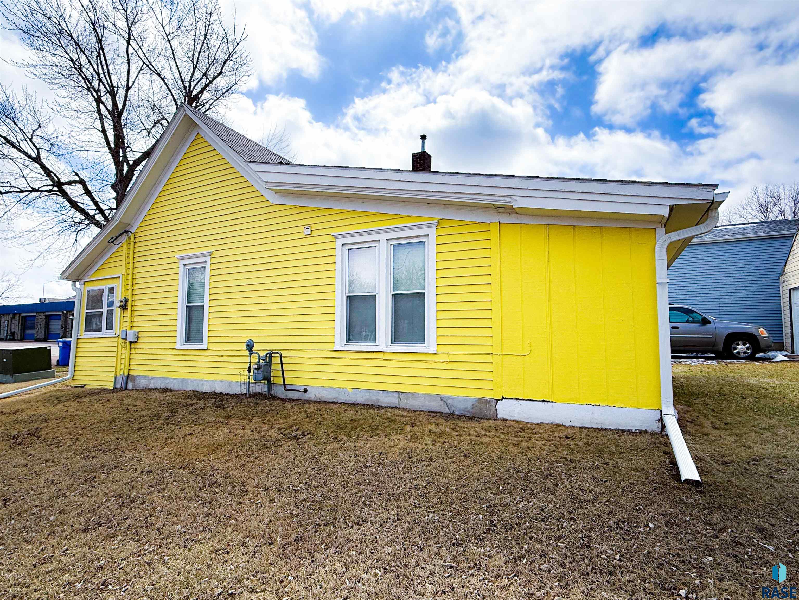 311 N Lee Ave Avenue, Madison, South Dakota image 7