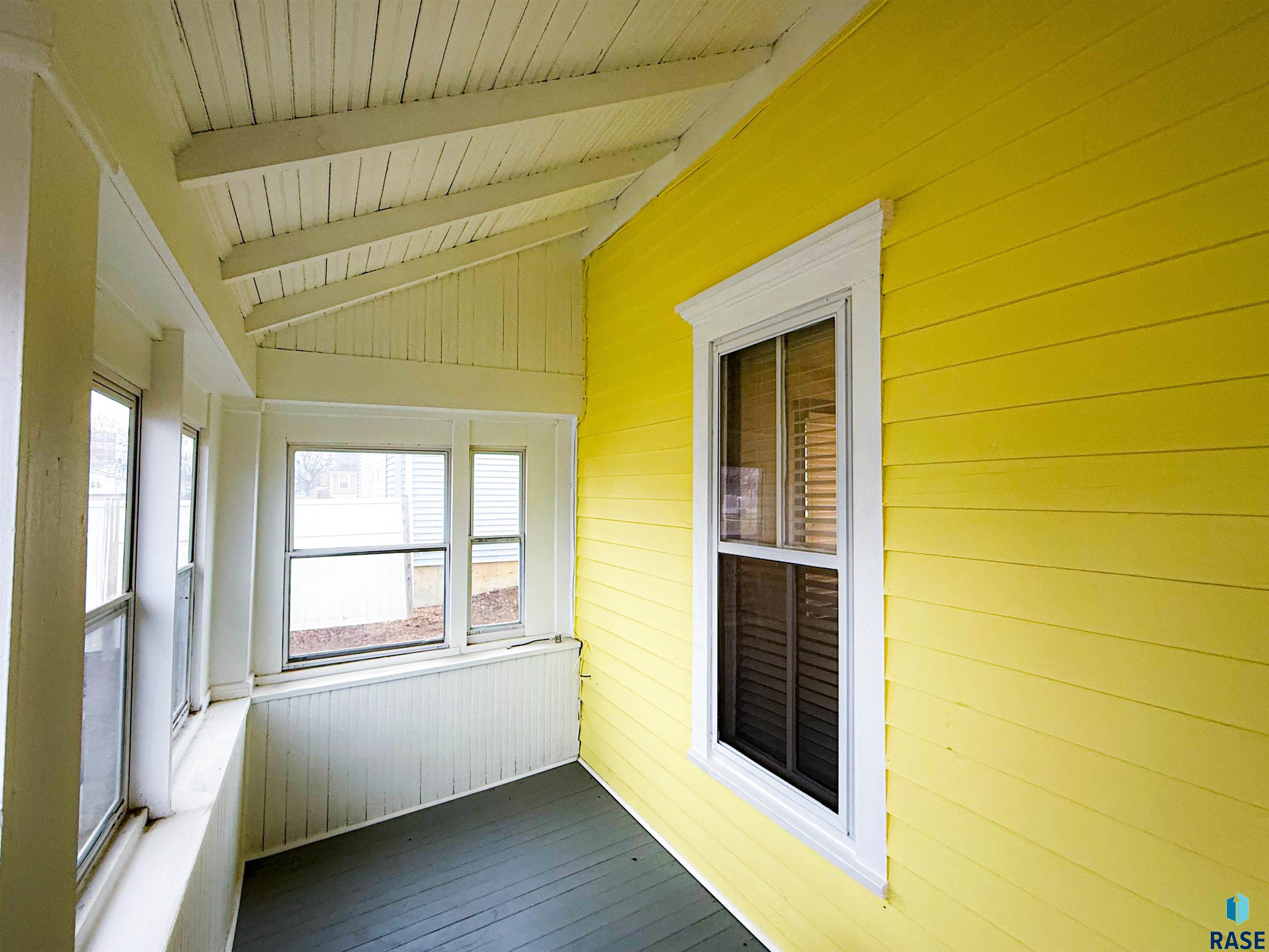 311 N Lee Ave Avenue, Madison, South Dakota image 3