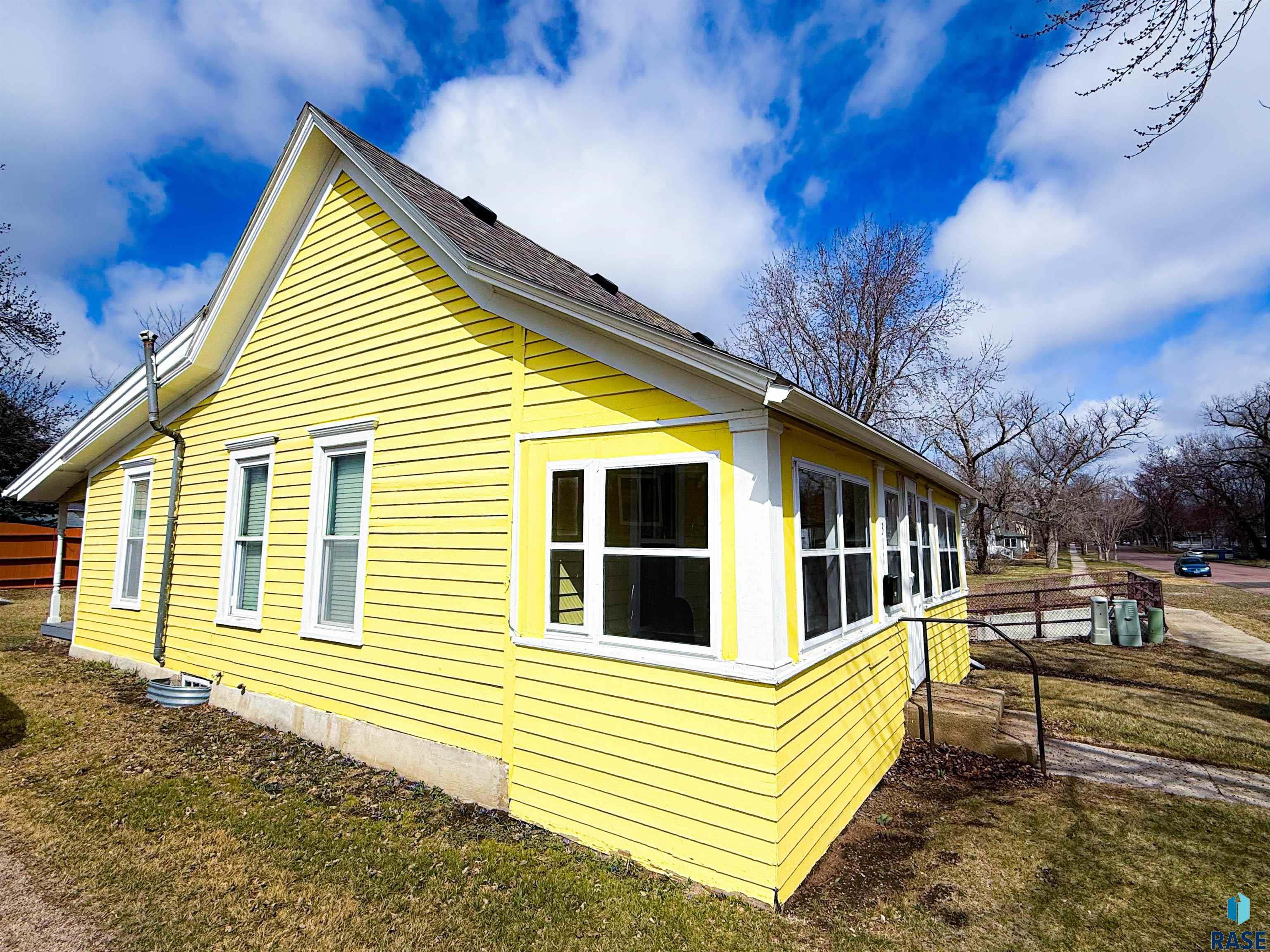 311 N Lee Ave Avenue, Madison, South Dakota image 8