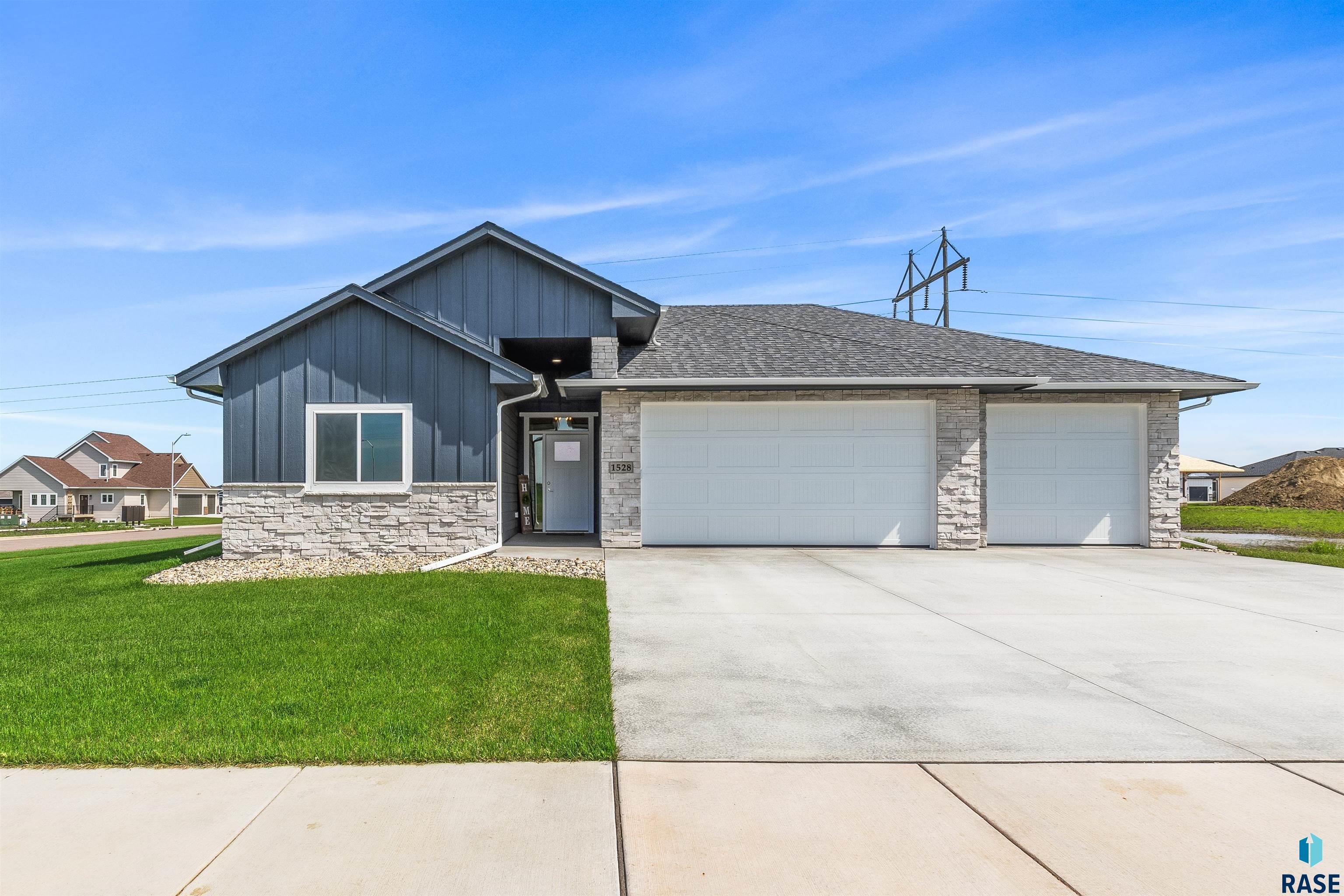 1528 W Autumn Cir Circle, Brandon, South Dakota image 1
