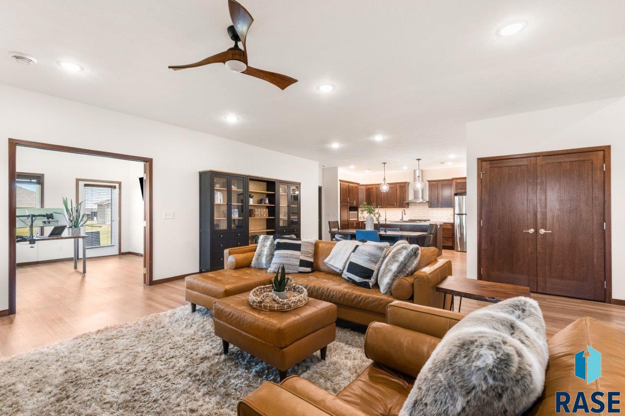 1528 W Autumn Cir Circle, Brandon, South Dakota image 2