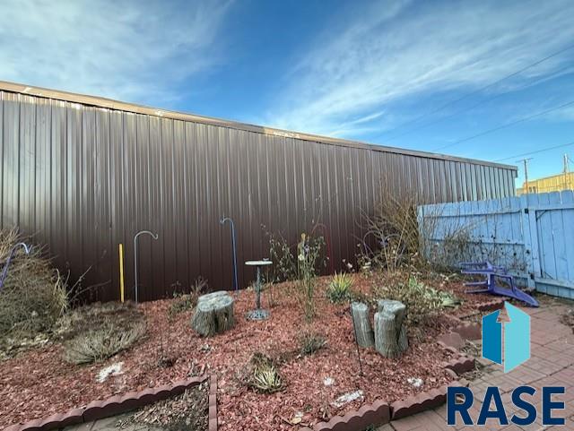 Lake Andes, South Dakota 57356, United States, 3 Bedrooms Bedrooms, ,2 BathroomsBathrooms,Residential,Pending,23799