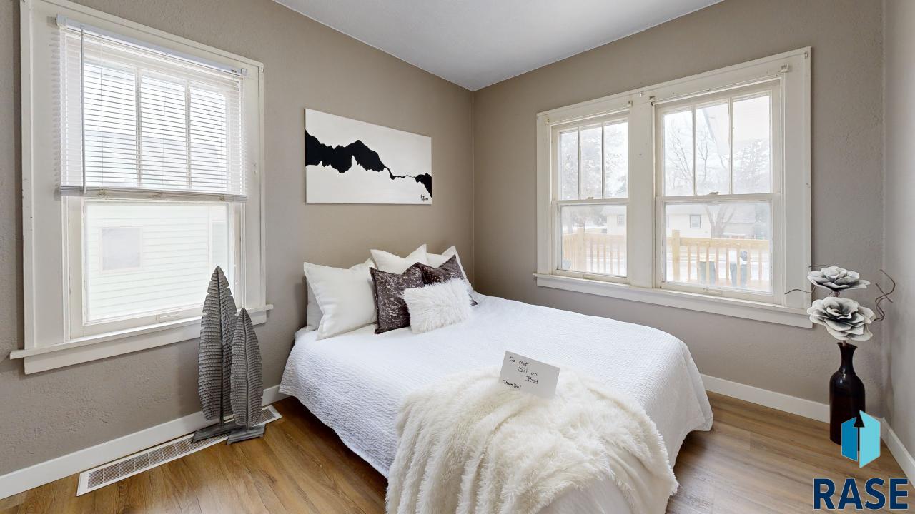 Sioux Falls, South Dakota 57105, United States, 2 Bedrooms Bedrooms, ,2 BathroomsBathrooms,Residential,Contingent,19705