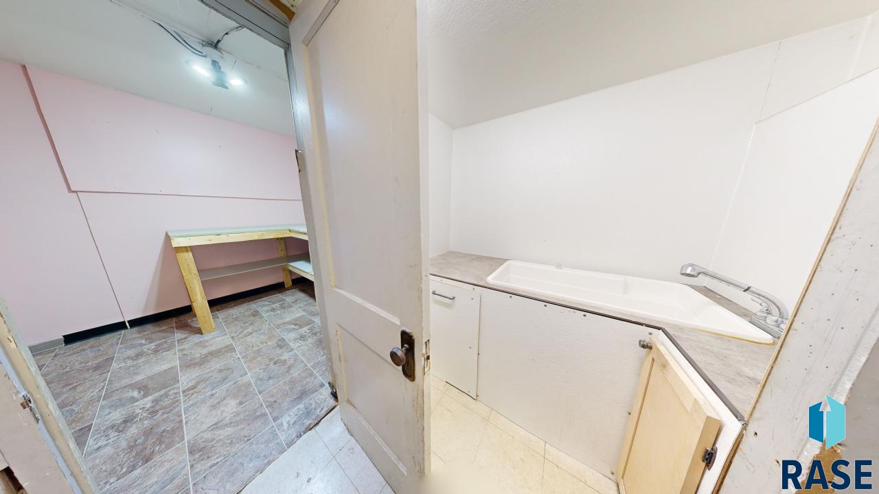 Sioux Falls, South Dakota 57105, United States, 2 Bedrooms Bedrooms, ,2 BathroomsBathrooms,Residential,Contingent,19705