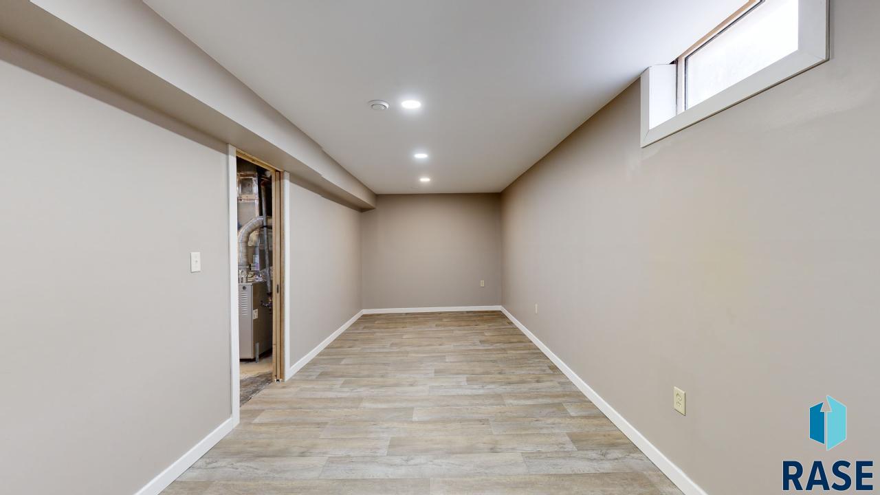 Sioux Falls, South Dakota 57105, United States, 2 Bedrooms Bedrooms, ,2 BathroomsBathrooms,Residential,Contingent,19705