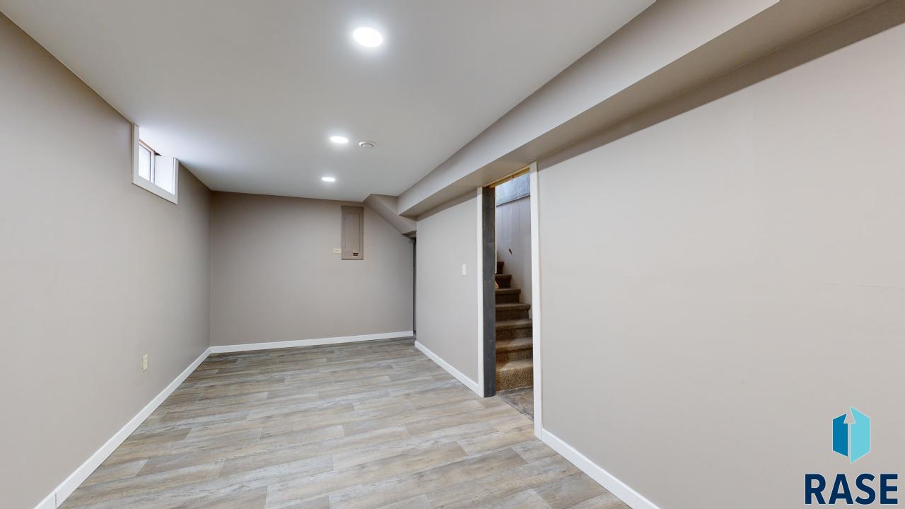 Sioux Falls, South Dakota 57105, United States, 2 Bedrooms Bedrooms, ,2 BathroomsBathrooms,Residential,Contingent,19705