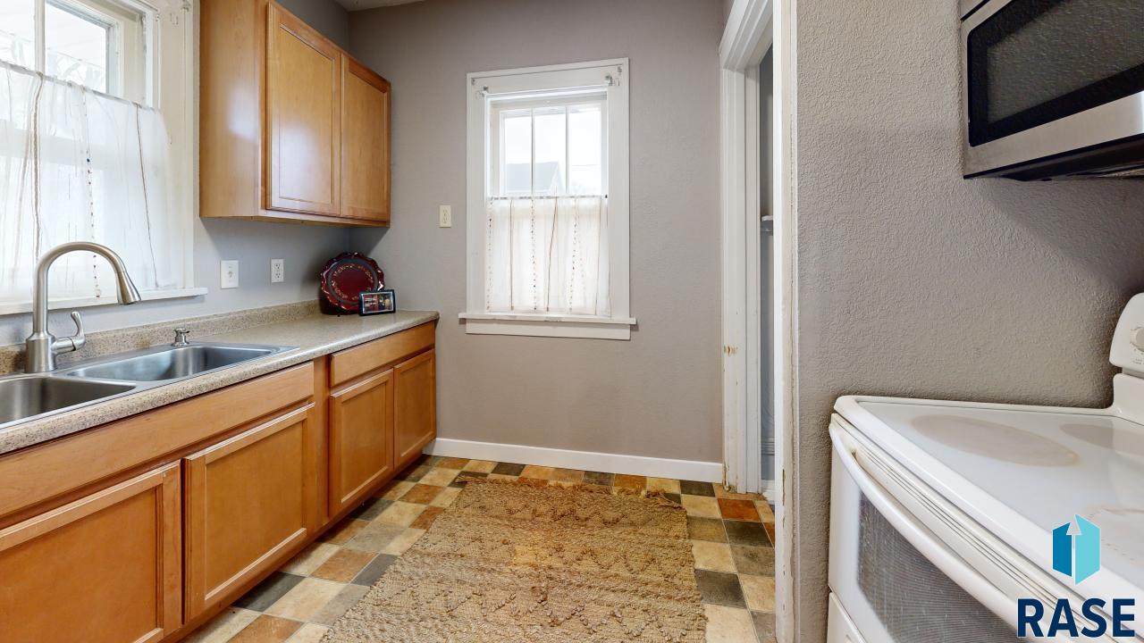 Sioux Falls, South Dakota 57105, United States, 2 Bedrooms Bedrooms, ,2 BathroomsBathrooms,Residential,Contingent,19705