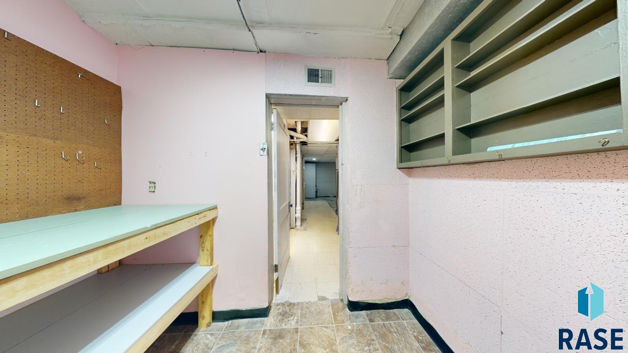 Sioux Falls, South Dakota 57105, United States, 2 Bedrooms Bedrooms, ,2 BathroomsBathrooms,Residential,Contingent,19705