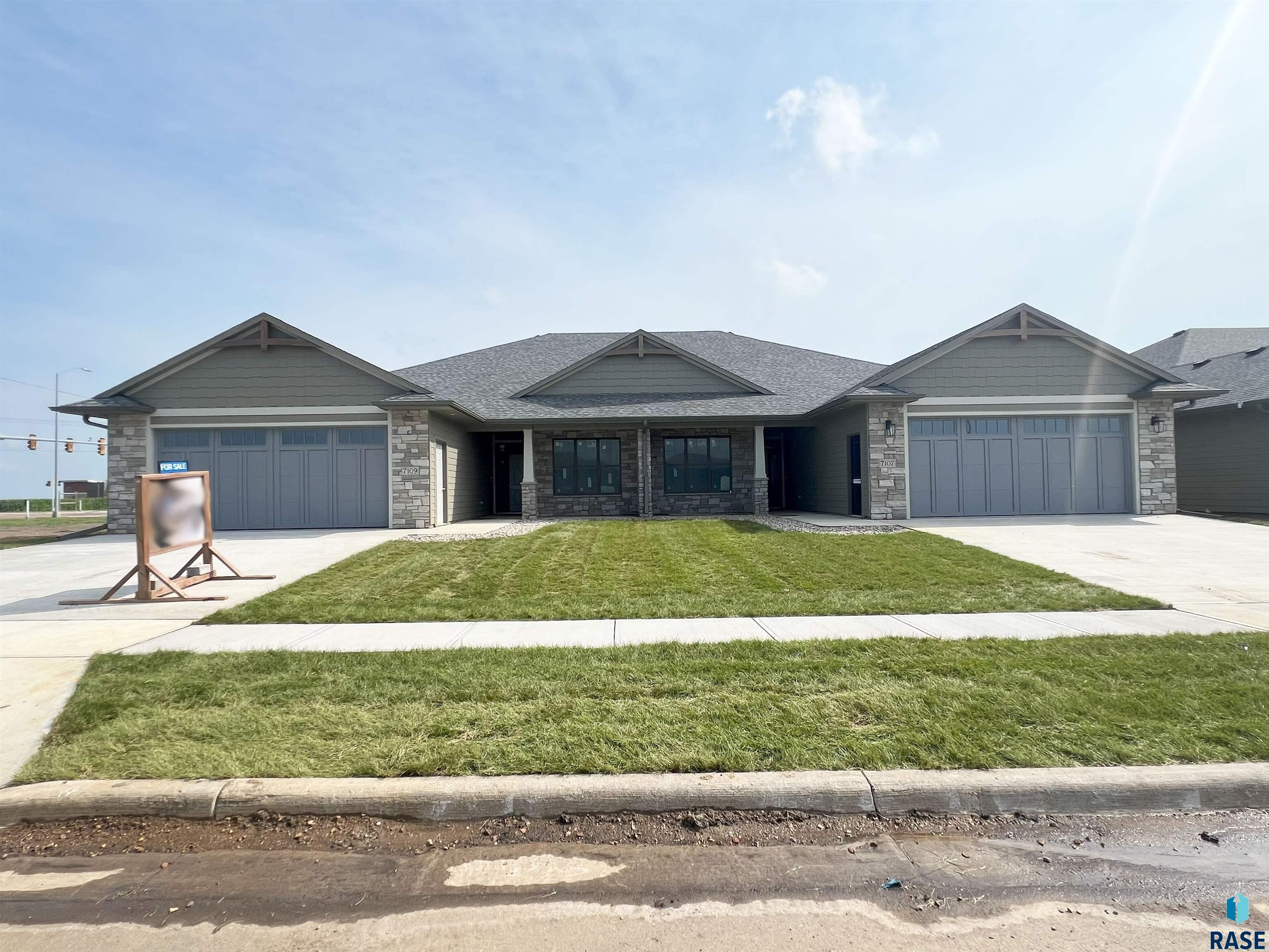 7107 E Copper Stone Cir Circle, Sioux Falls, South Dakota image 2