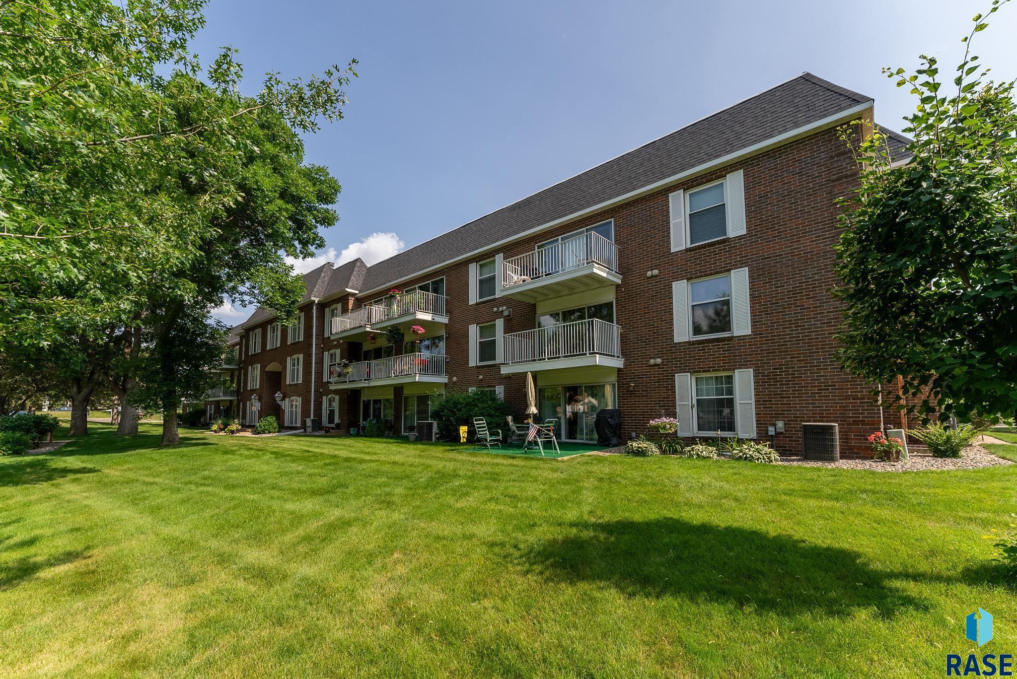 Sioux Falls, South Dakota 57105, United States, 2 Bedrooms Bedrooms, ,2 BathroomsBathrooms,Residential,Contingent,17823