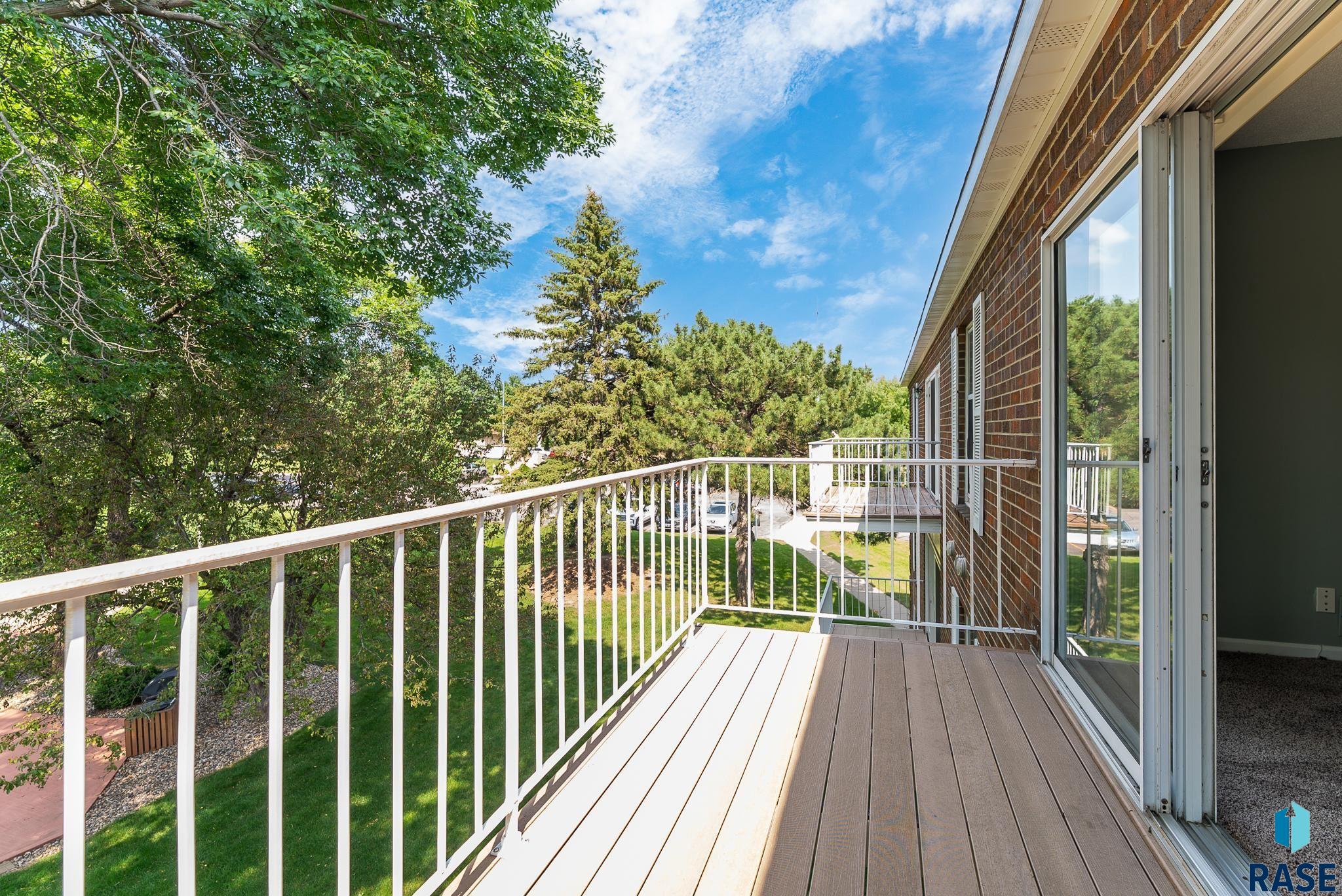 Sioux Falls, South Dakota 57105, United States, 2 Bedrooms Bedrooms, ,2 BathroomsBathrooms,Residential,Contingent,17823