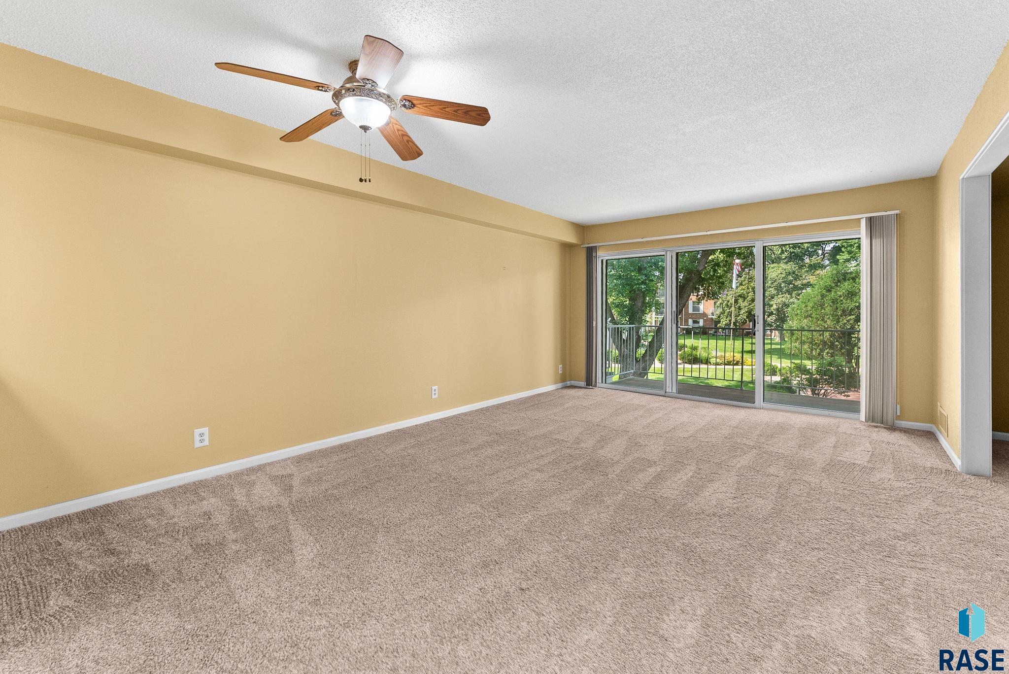 Sioux Falls, South Dakota 57105, United States, 2 Bedrooms Bedrooms, ,2 BathroomsBathrooms,Residential,Contingent,17823