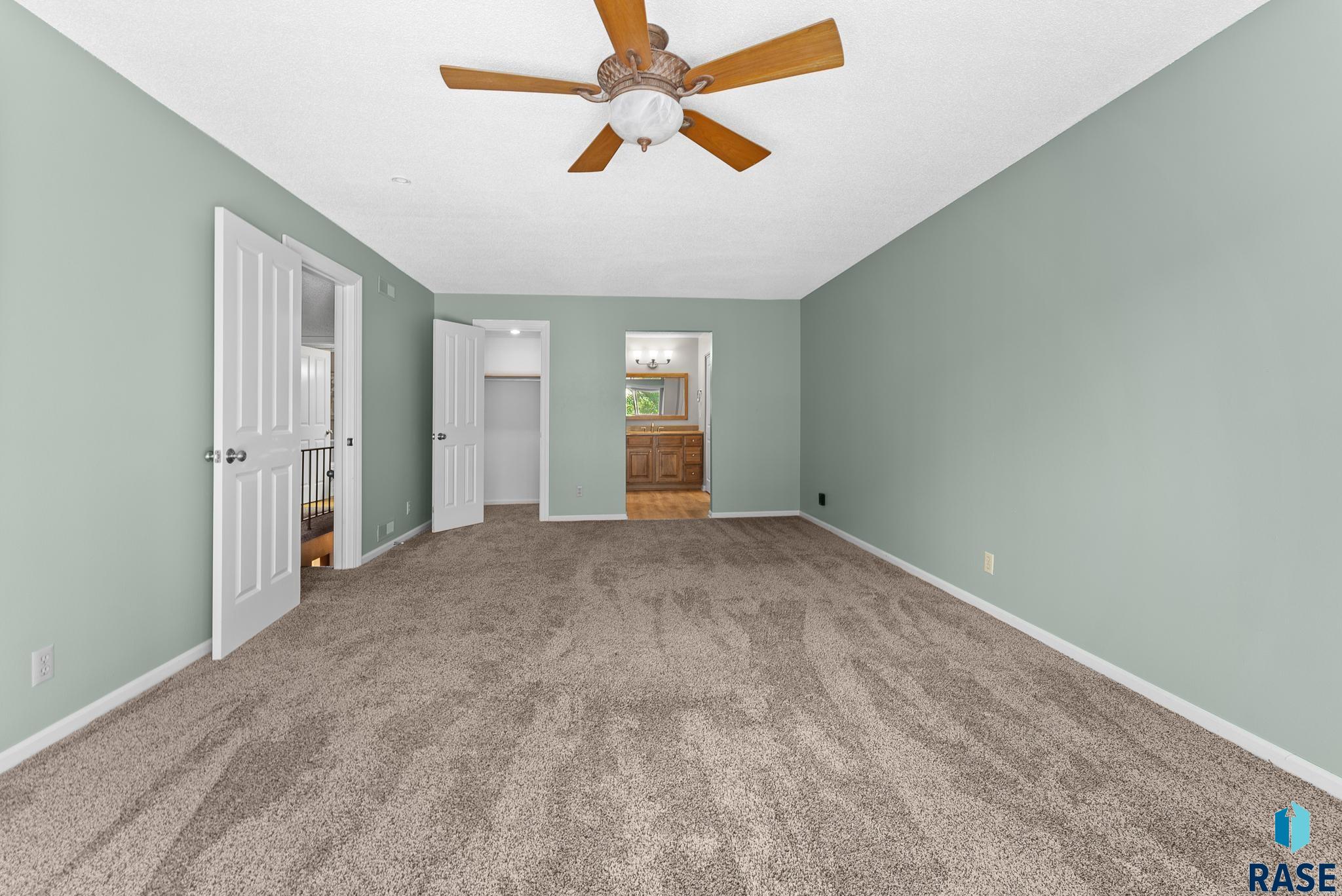 Sioux Falls, South Dakota 57105, United States, 2 Bedrooms Bedrooms, ,2 BathroomsBathrooms,Residential,Contingent,17823