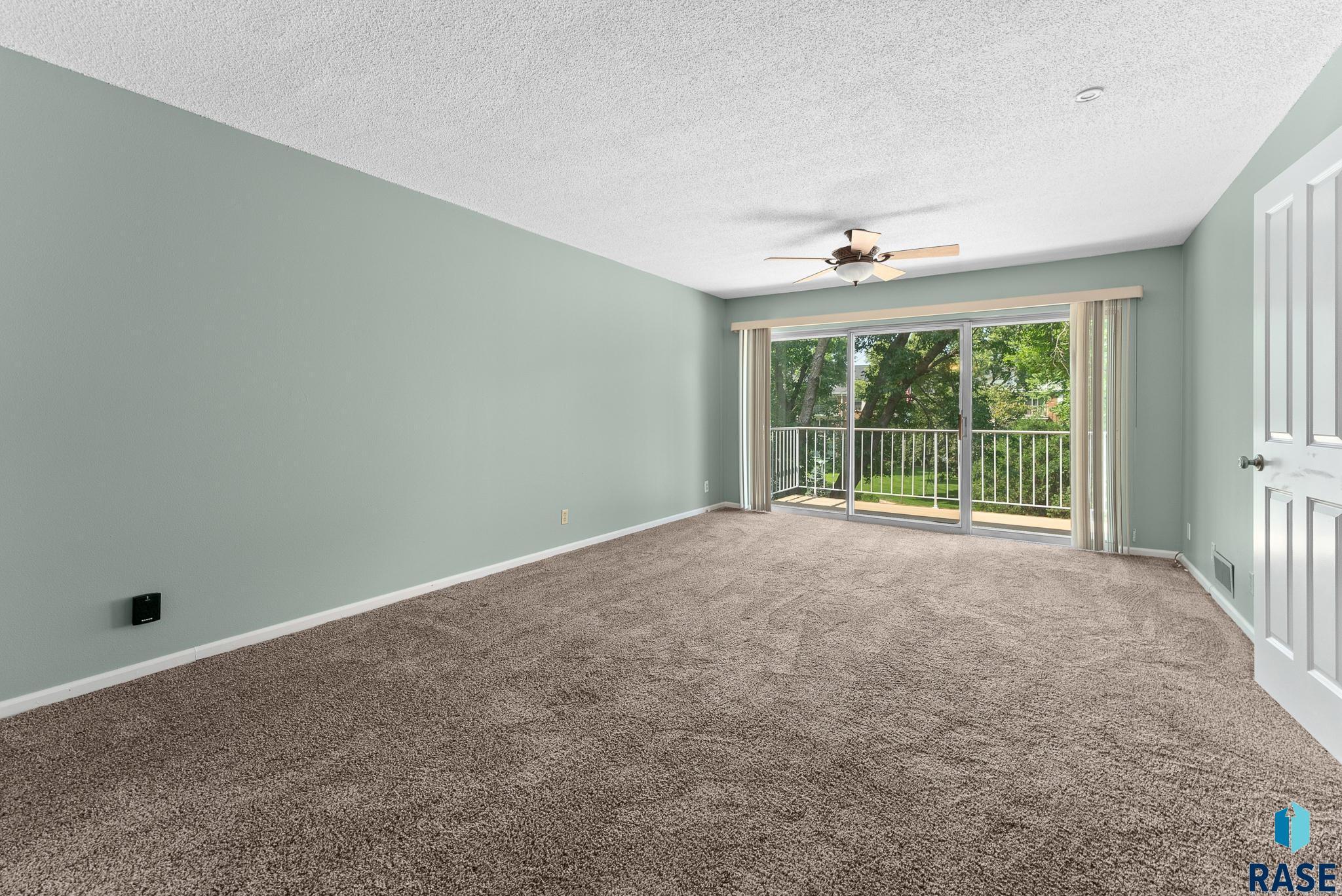 Sioux Falls, South Dakota 57105, United States, 2 Bedrooms Bedrooms, ,2 BathroomsBathrooms,Residential,Contingent,17823