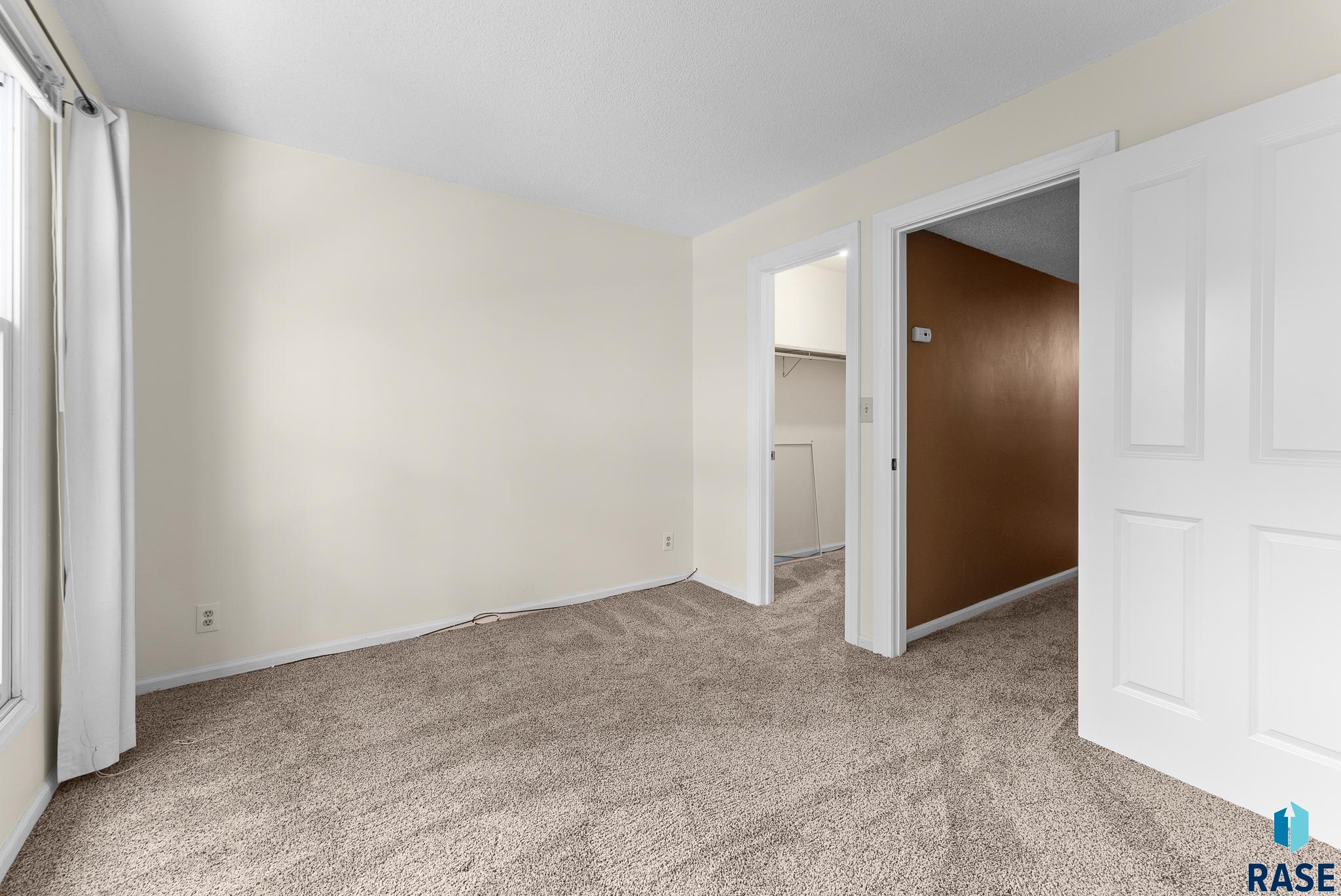 Sioux Falls, South Dakota 57105, United States, 2 Bedrooms Bedrooms, ,2 BathroomsBathrooms,Residential,Contingent,17823