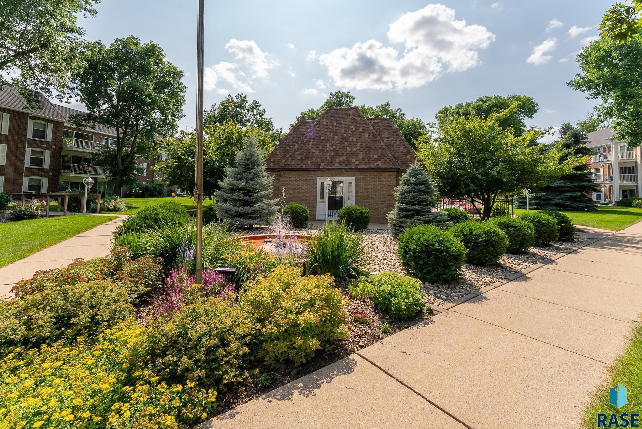 Sioux Falls, South Dakota 57105, United States, 2 Bedrooms Bedrooms, ,2 BathroomsBathrooms,Residential,Contingent,17823