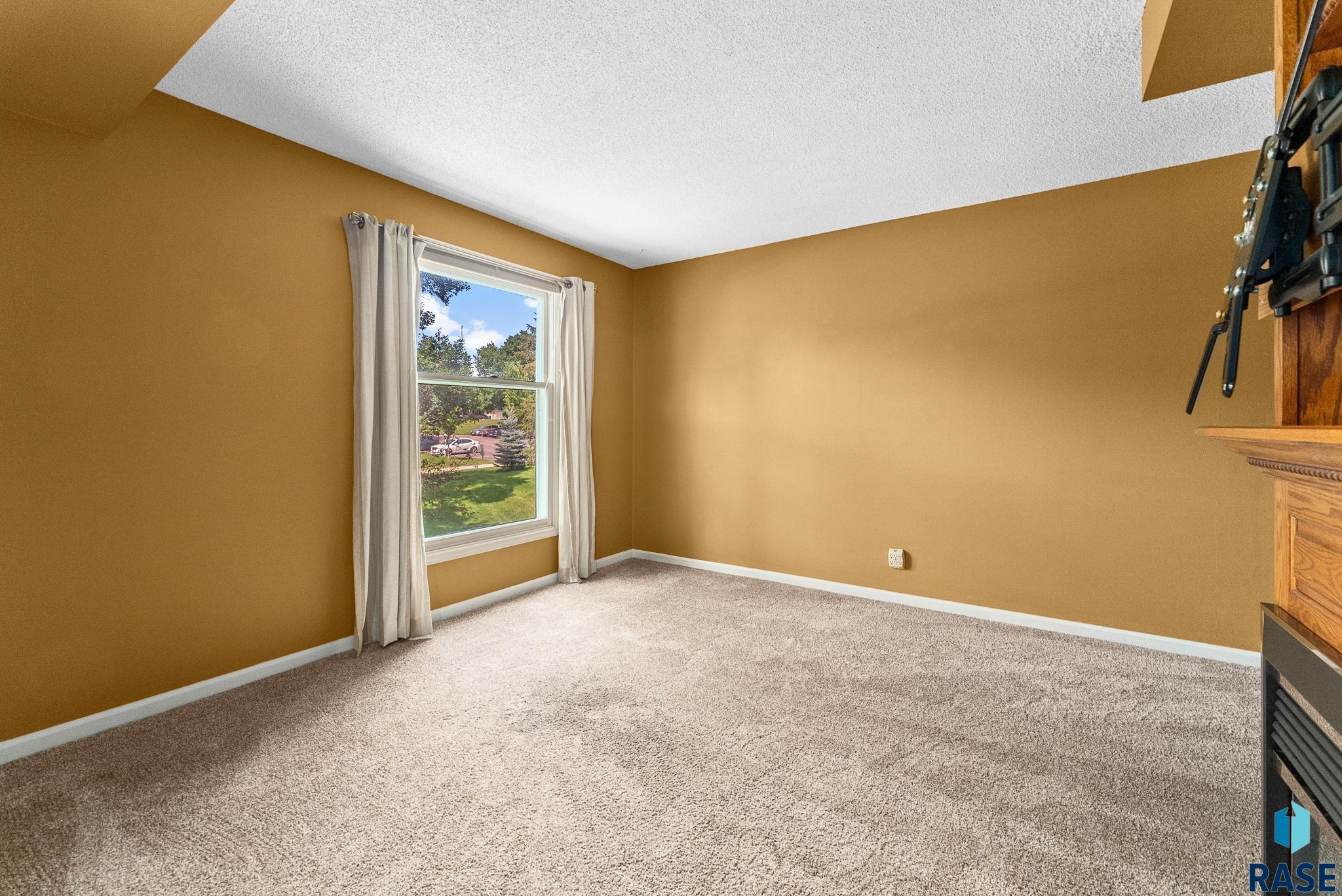 Sioux Falls, South Dakota 57105, United States, 2 Bedrooms Bedrooms, ,2 BathroomsBathrooms,Residential,Contingent,17823