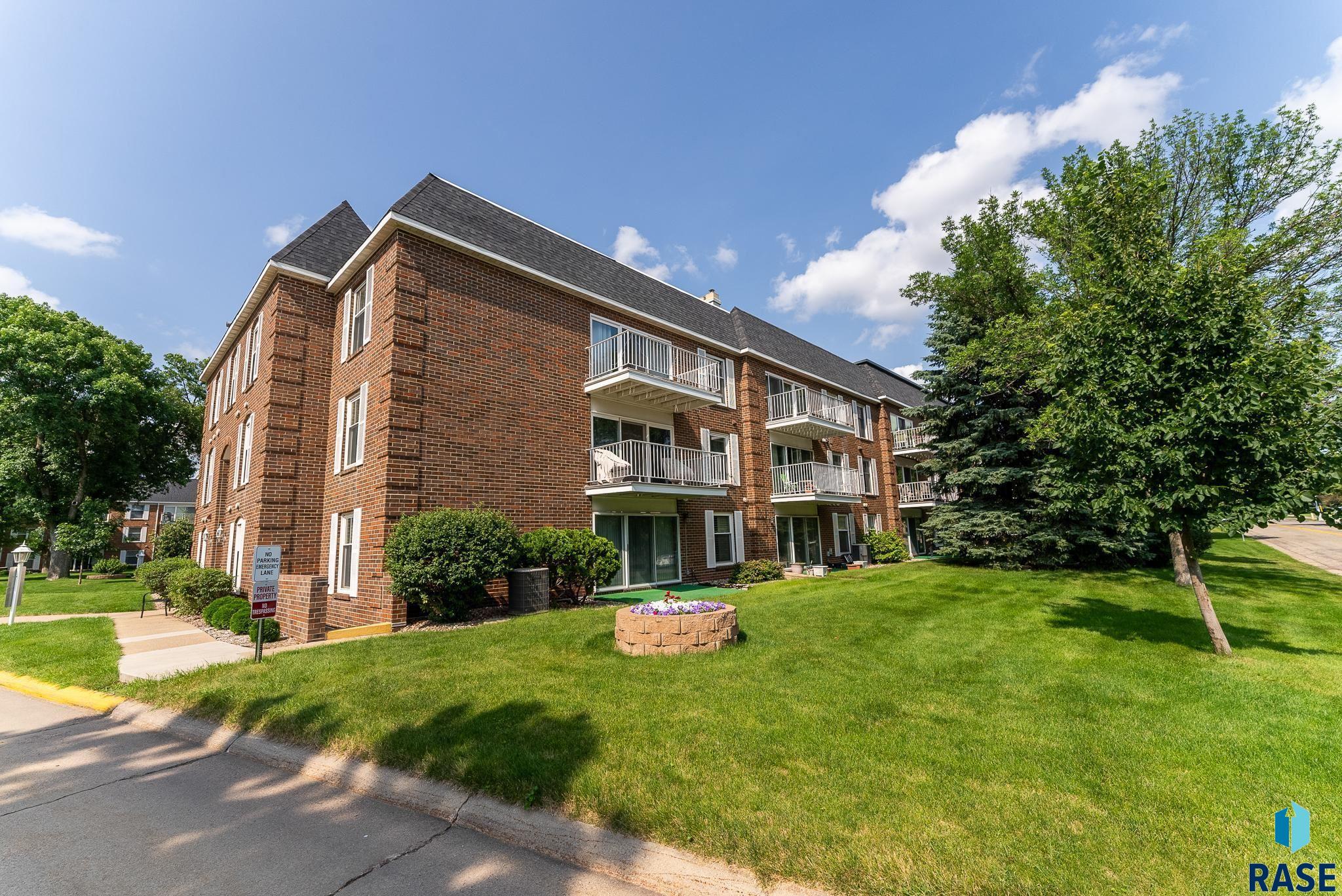 Sioux Falls, South Dakota 57105, United States, 2 Bedrooms Bedrooms, ,2 BathroomsBathrooms,Residential,Contingent,17823