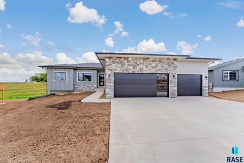 Photo of 5409 E Brennan Dr, Sioux Falls, SD 57110 (MLS # 22505242)